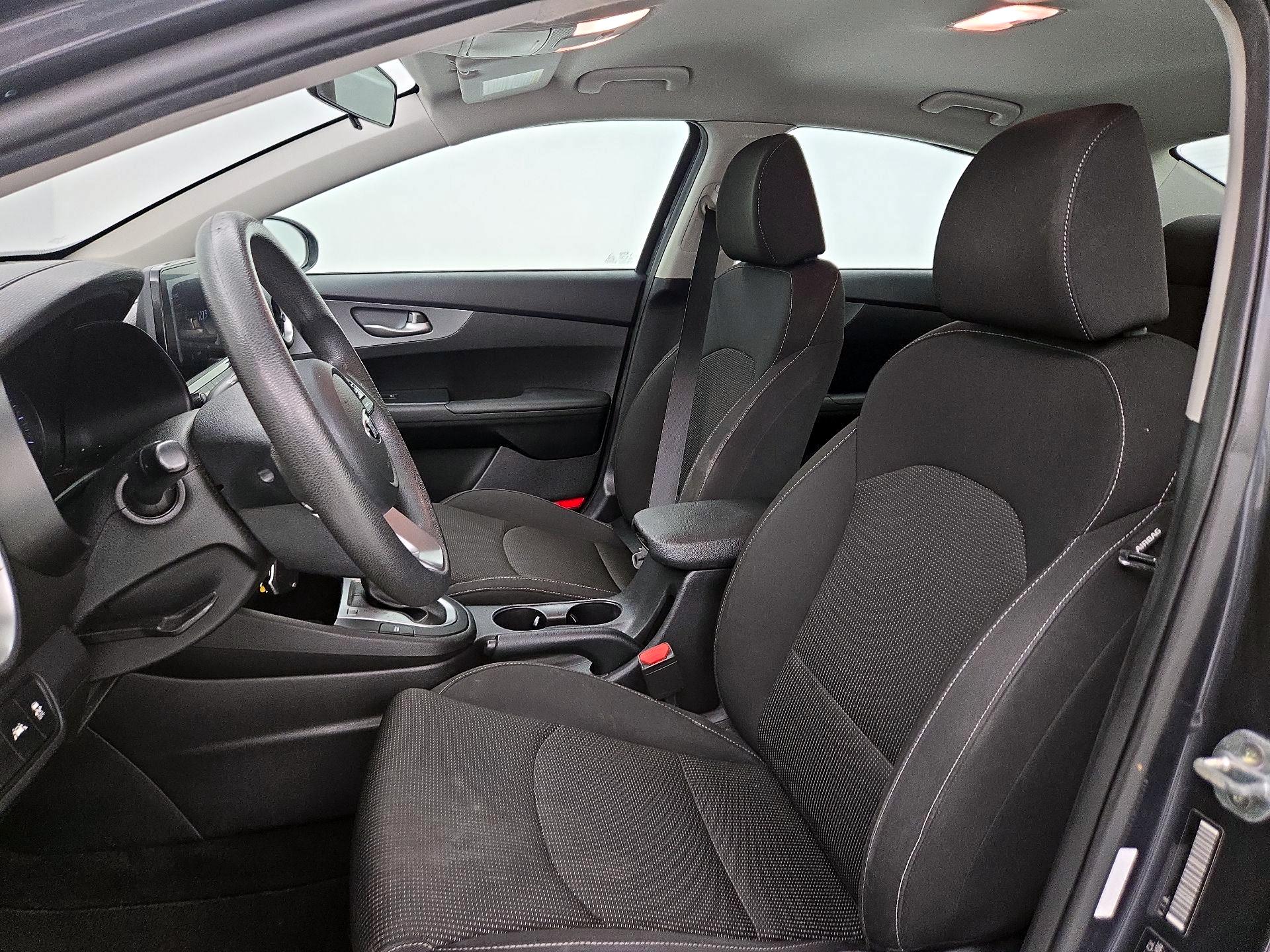 Thumbnail: 2019 Kia Forte - 11