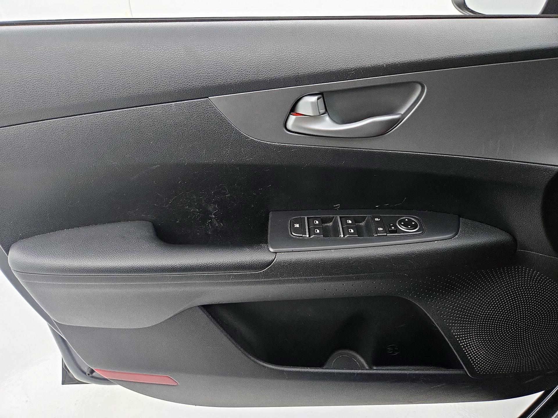 Thumbnail: 2019 Kia Forte - 12