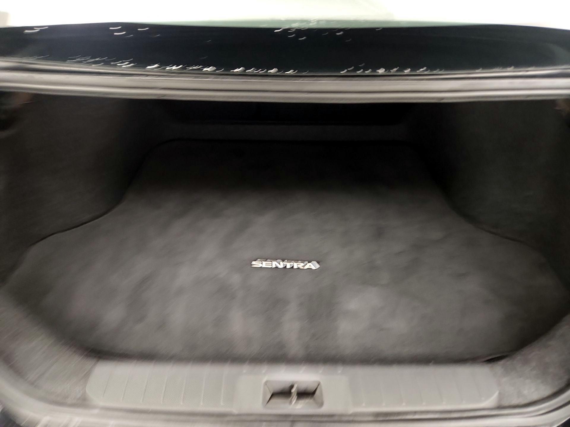 Thumbnail: 2021 Nissan Sentra - 17