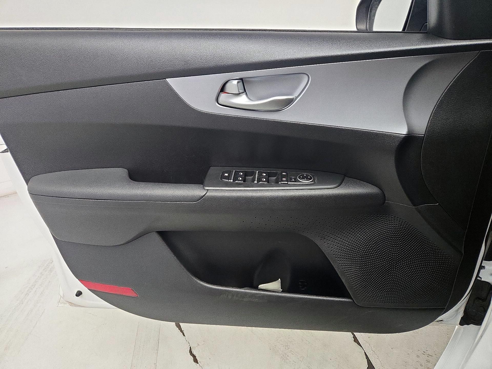 Thumbnail: 2023 Kia Forte - 12