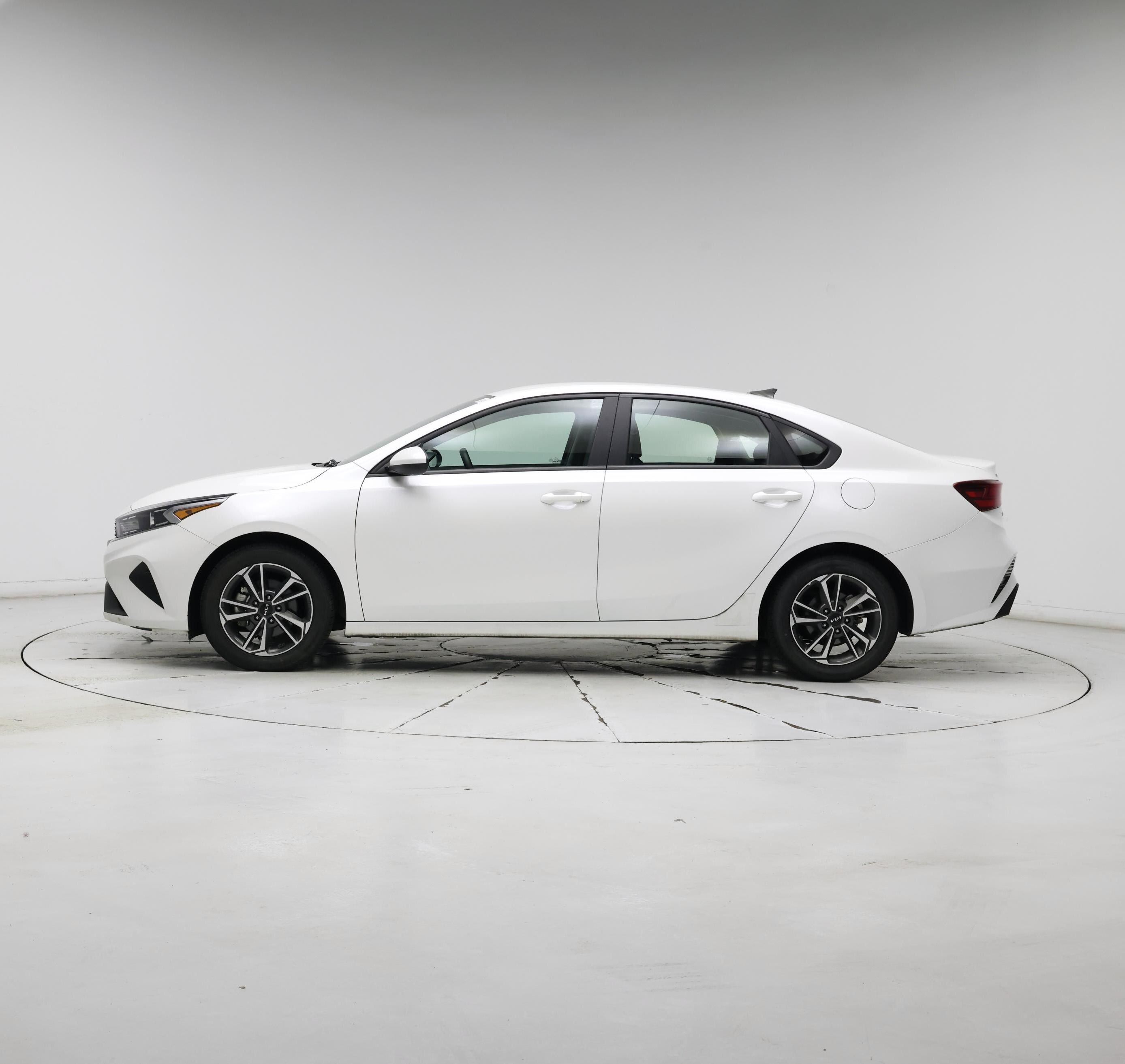 Thumbnail: 2023 Kia Forte - 3