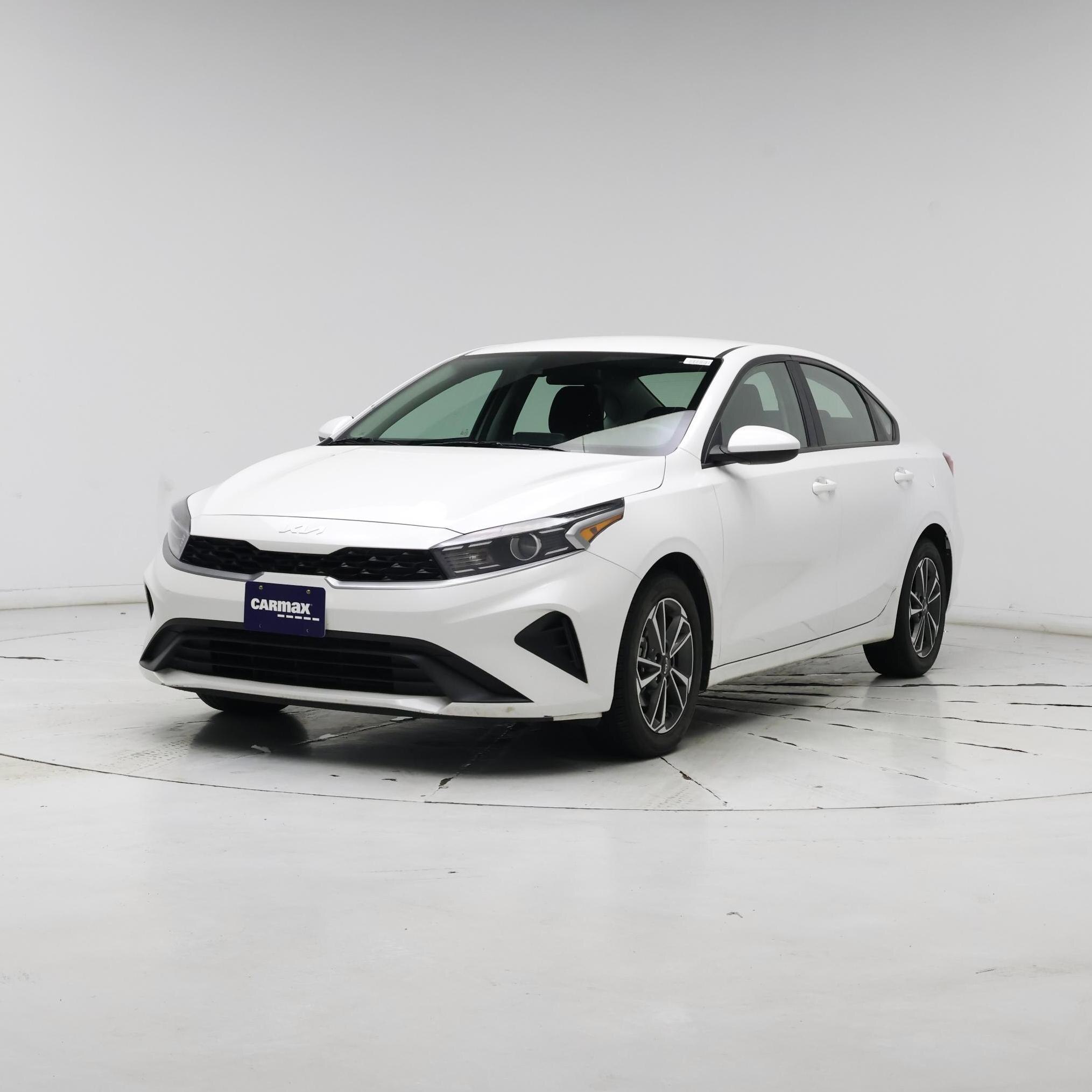 Thumbnail: 2023 Kia Forte - 4