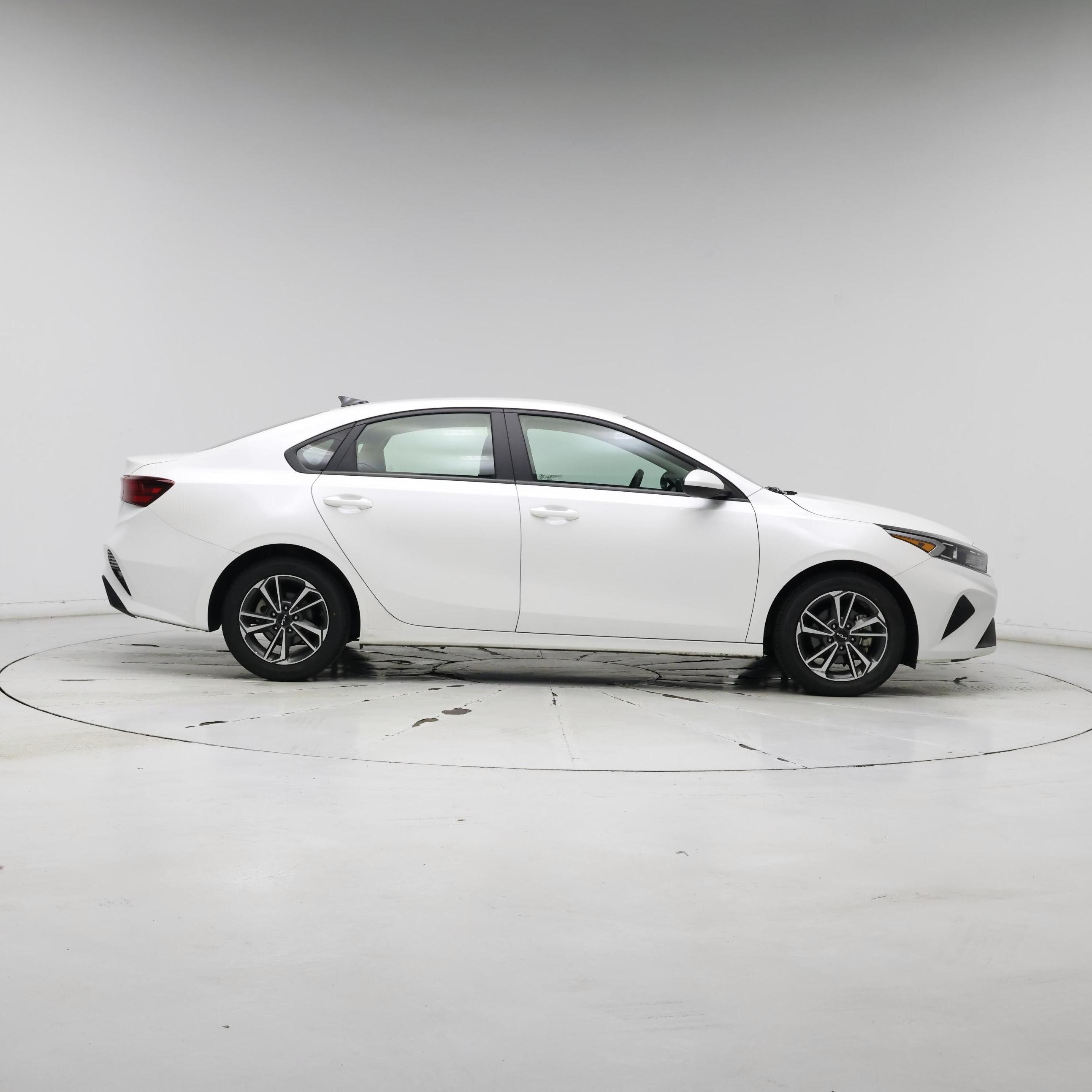 Thumbnail: 2023 Kia Forte - 7