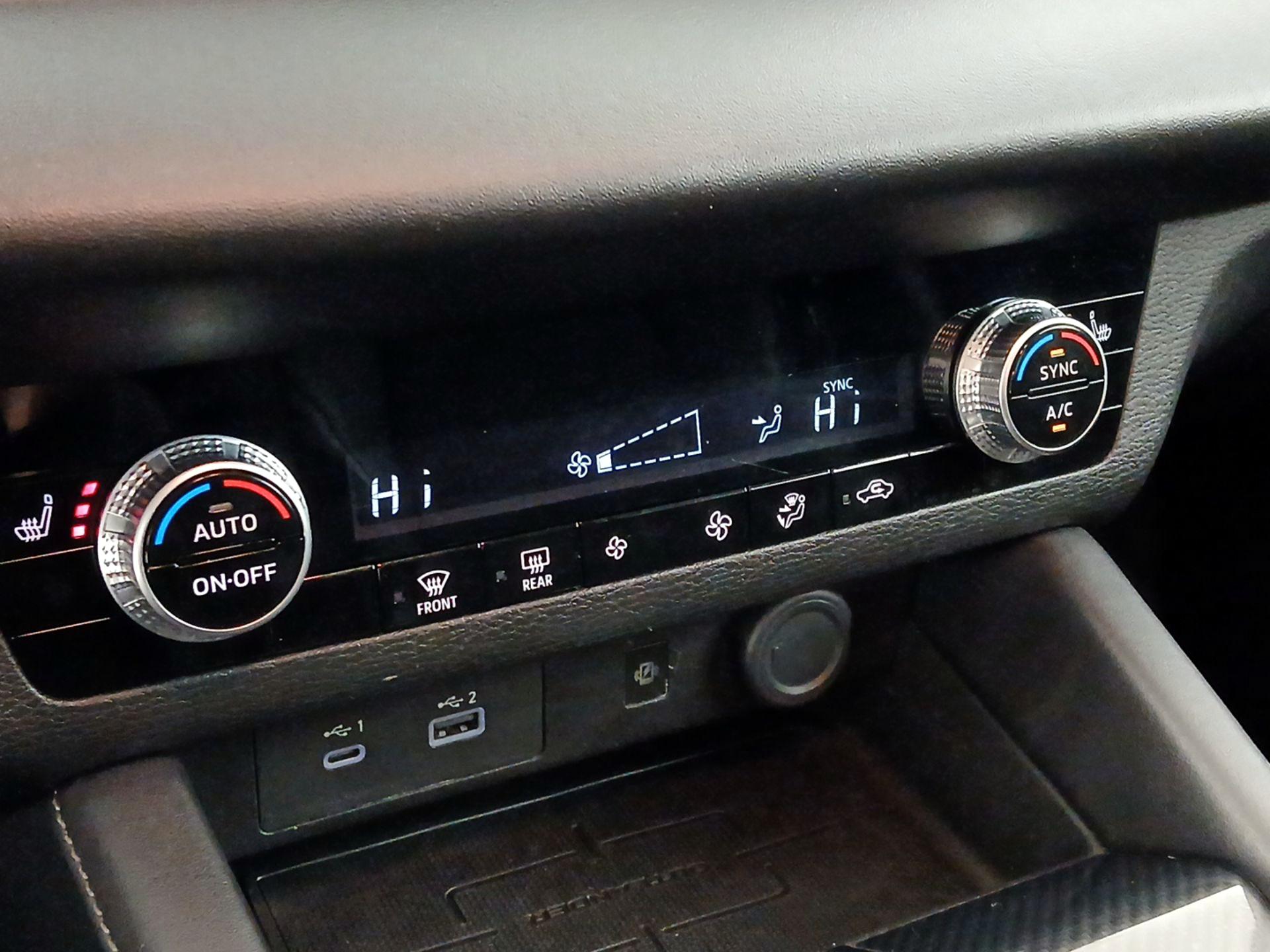 Thumbnail: 2022 Mitsubishi Outlander - 17