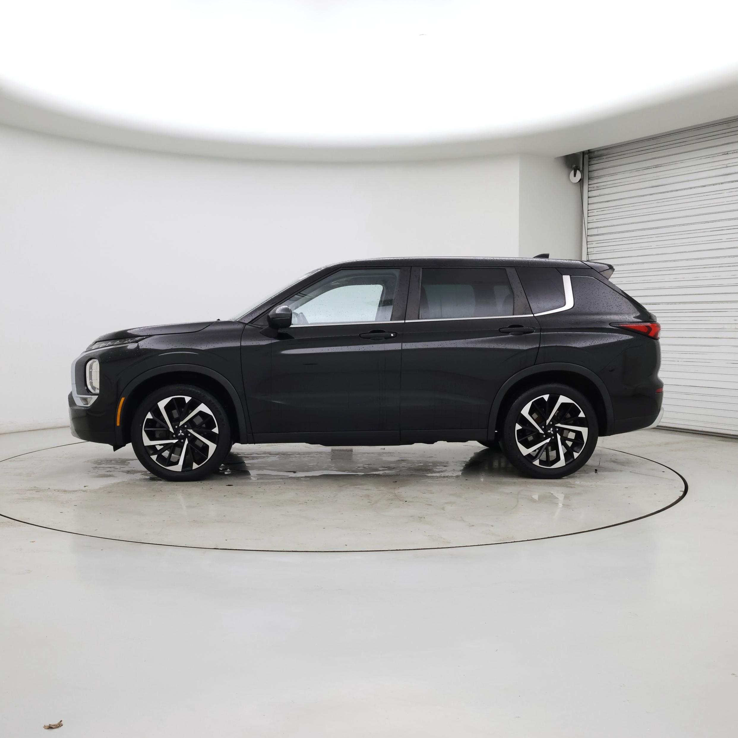 Thumbnail: 2022 Mitsubishi Outlander - 3