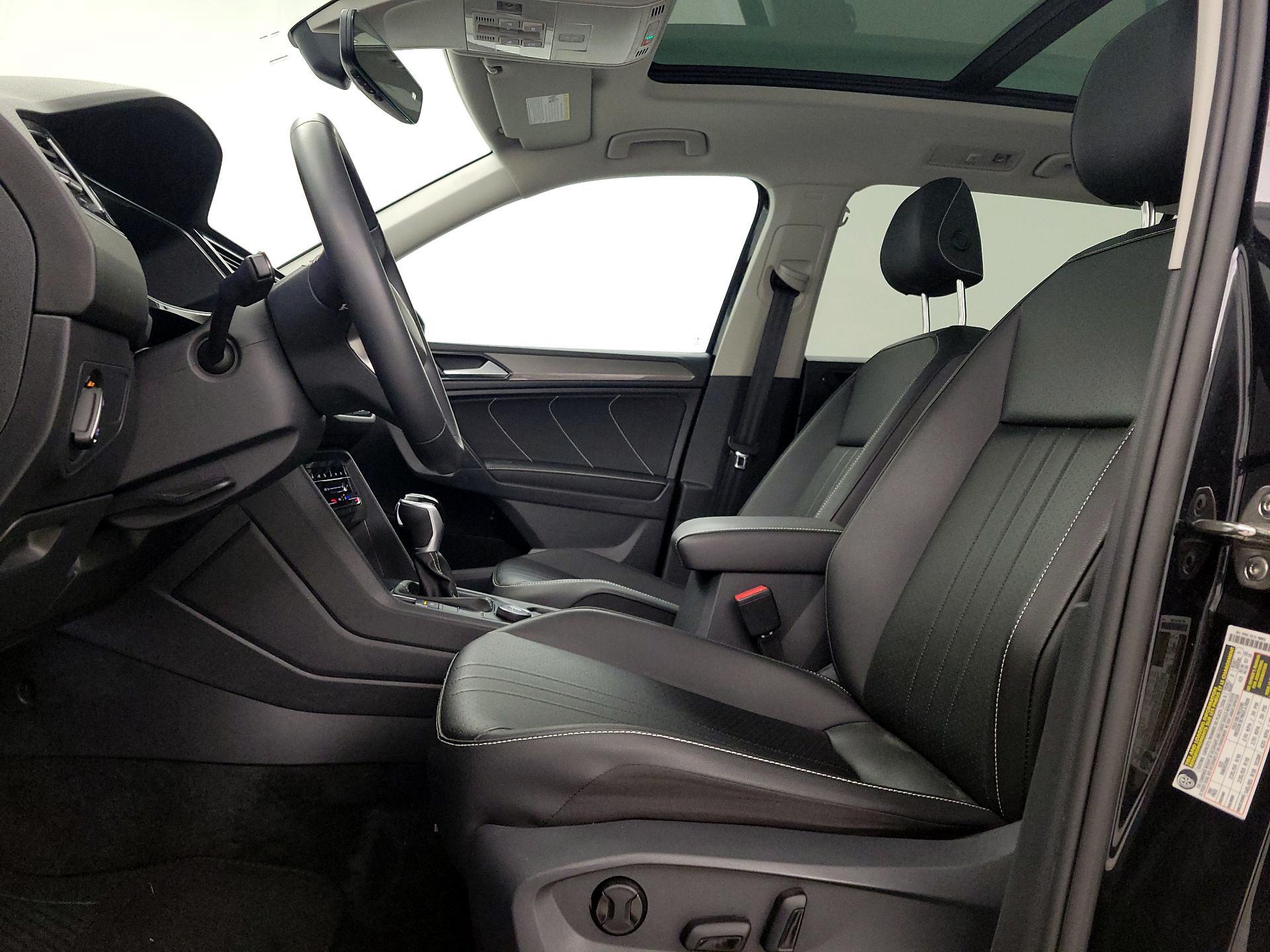 Thumbnail: 2022 Volkswagen Tiguan - 11