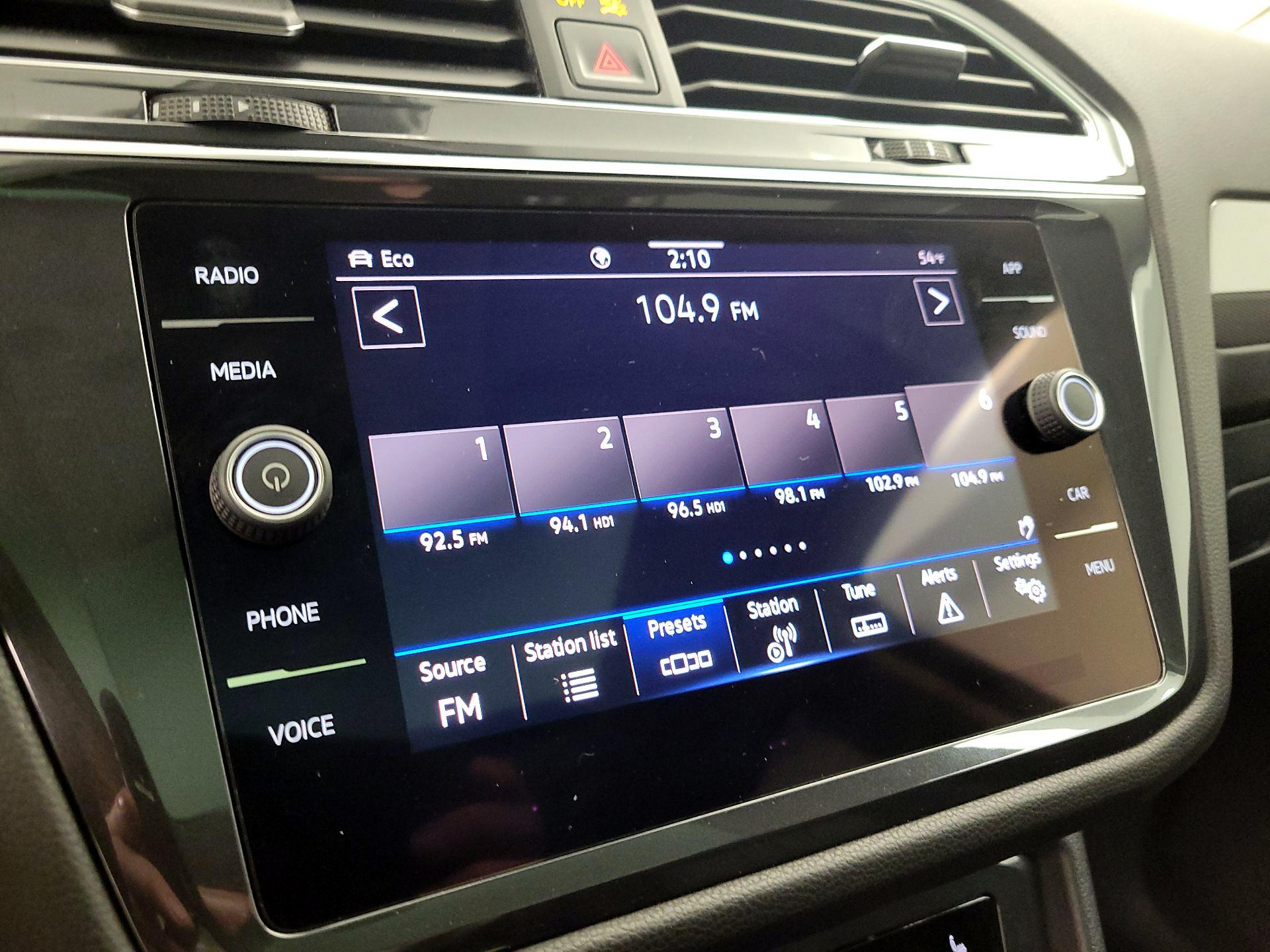 Thumbnail: 2022 Volkswagen Tiguan - 15