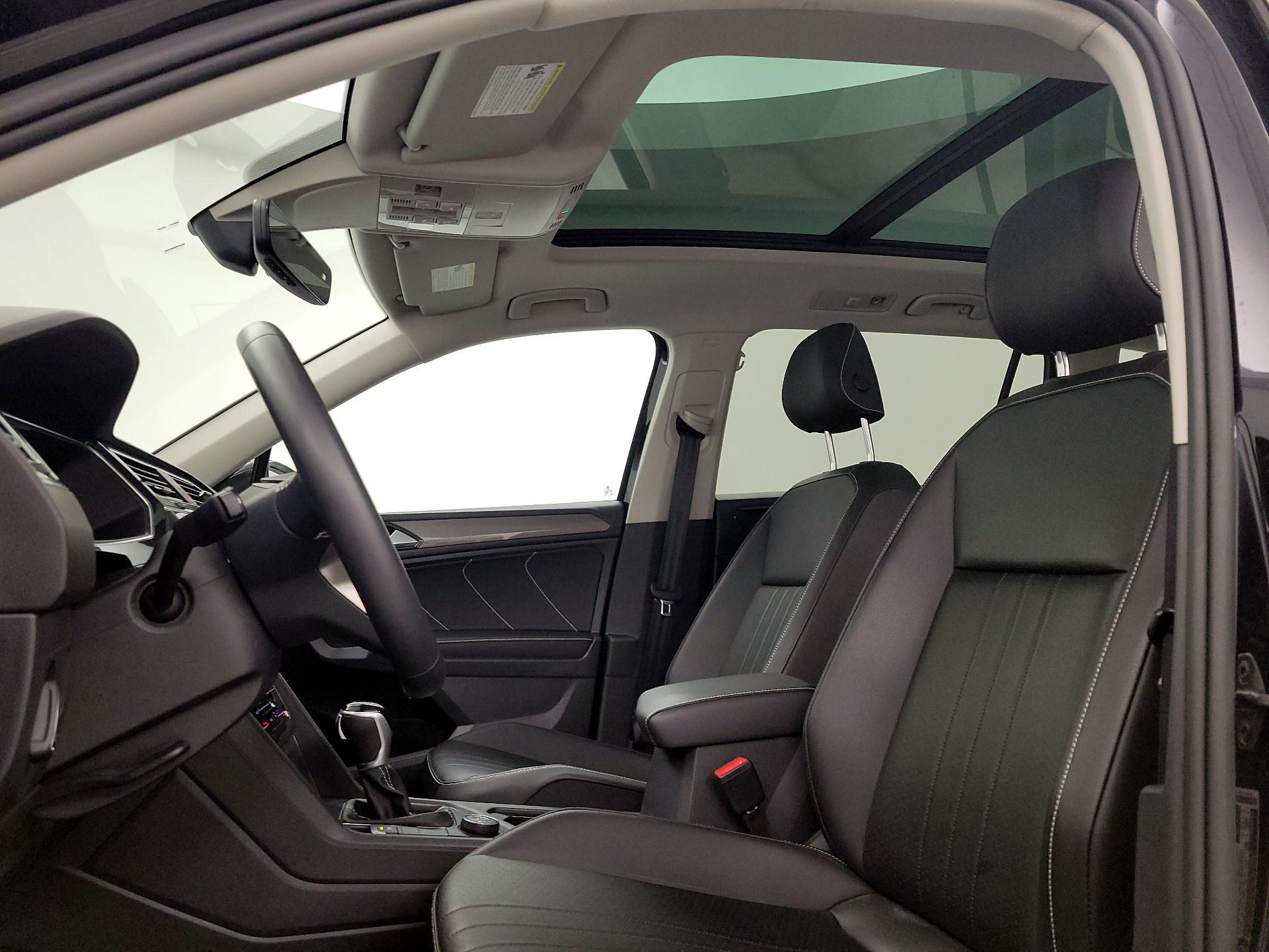 Thumbnail: 2022 Volkswagen Tiguan - 19