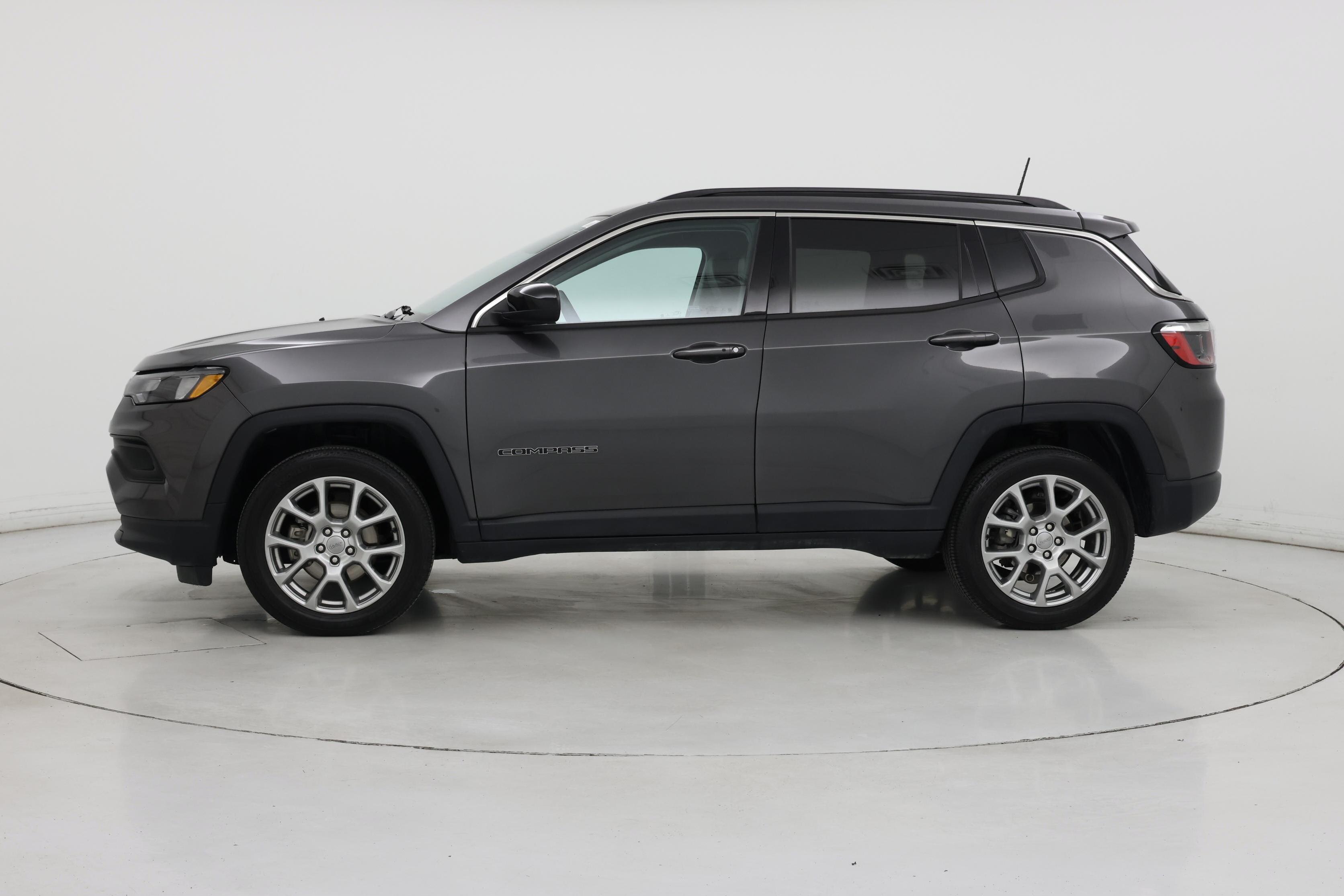 Thumbnail: 2022 Jeep Compass - 3