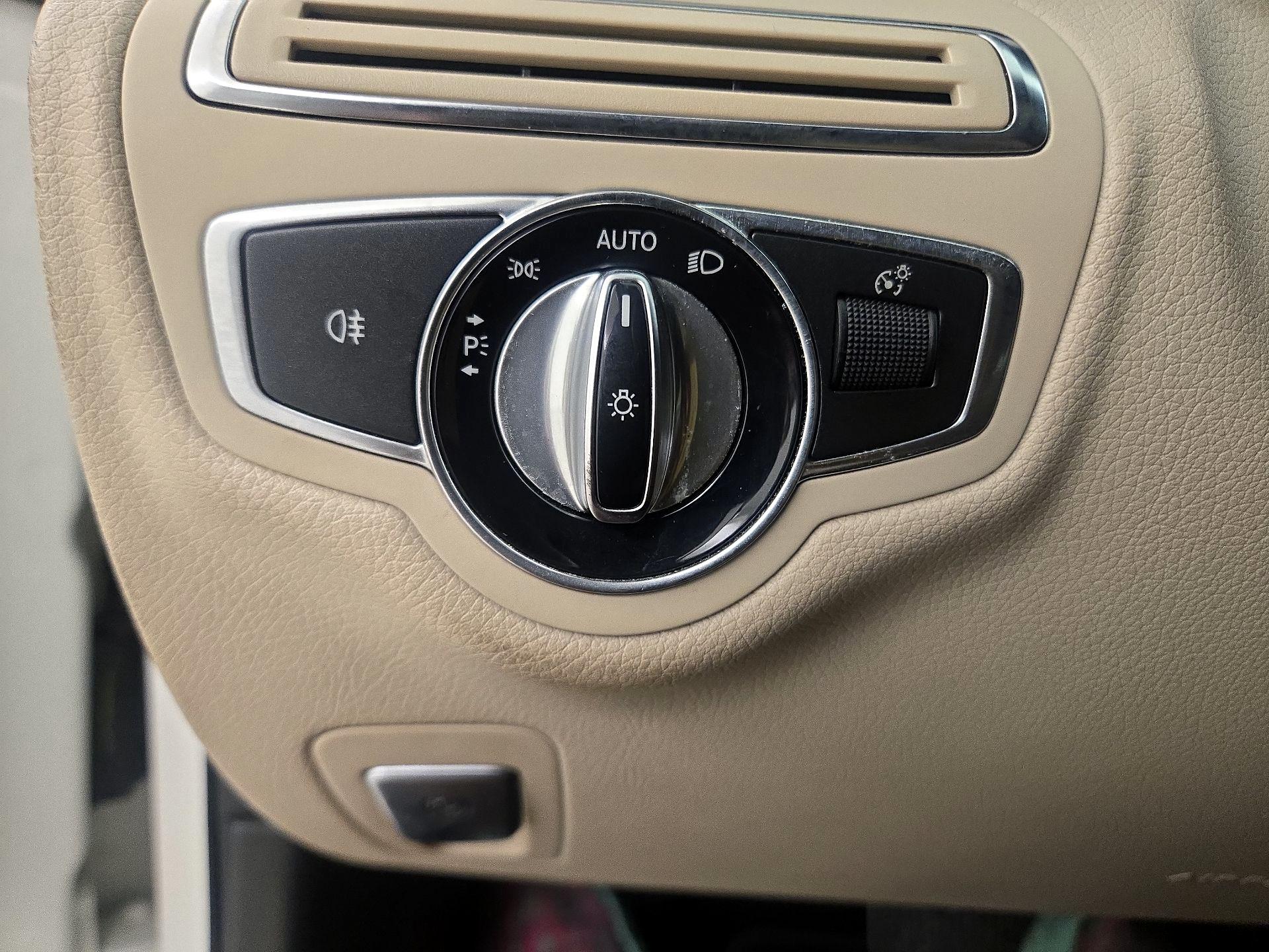 Thumbnail: 2015 Mercedes-Benz C-Class - 13