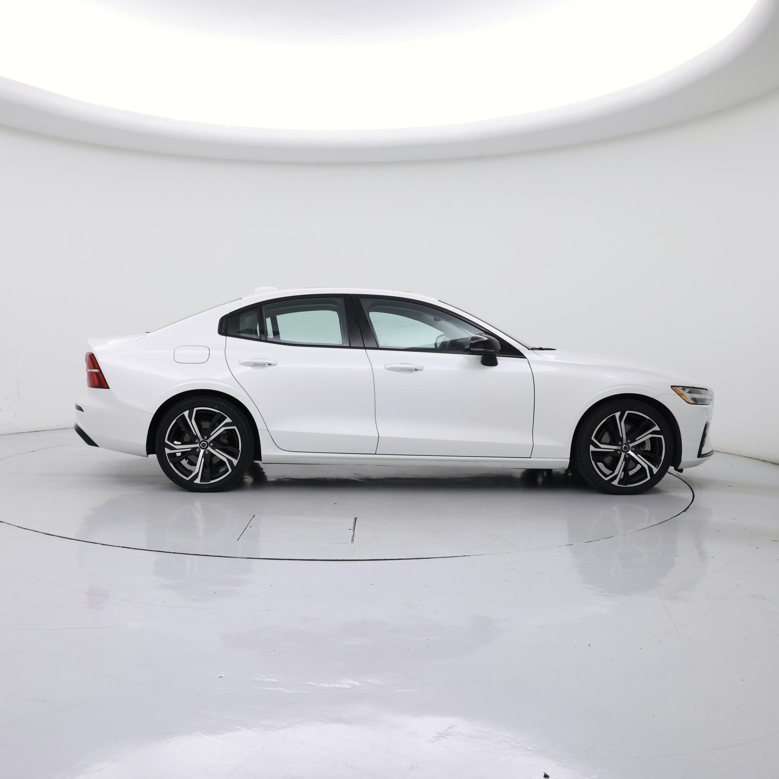 Thumbnail: 2024 Volvo S60 - 7