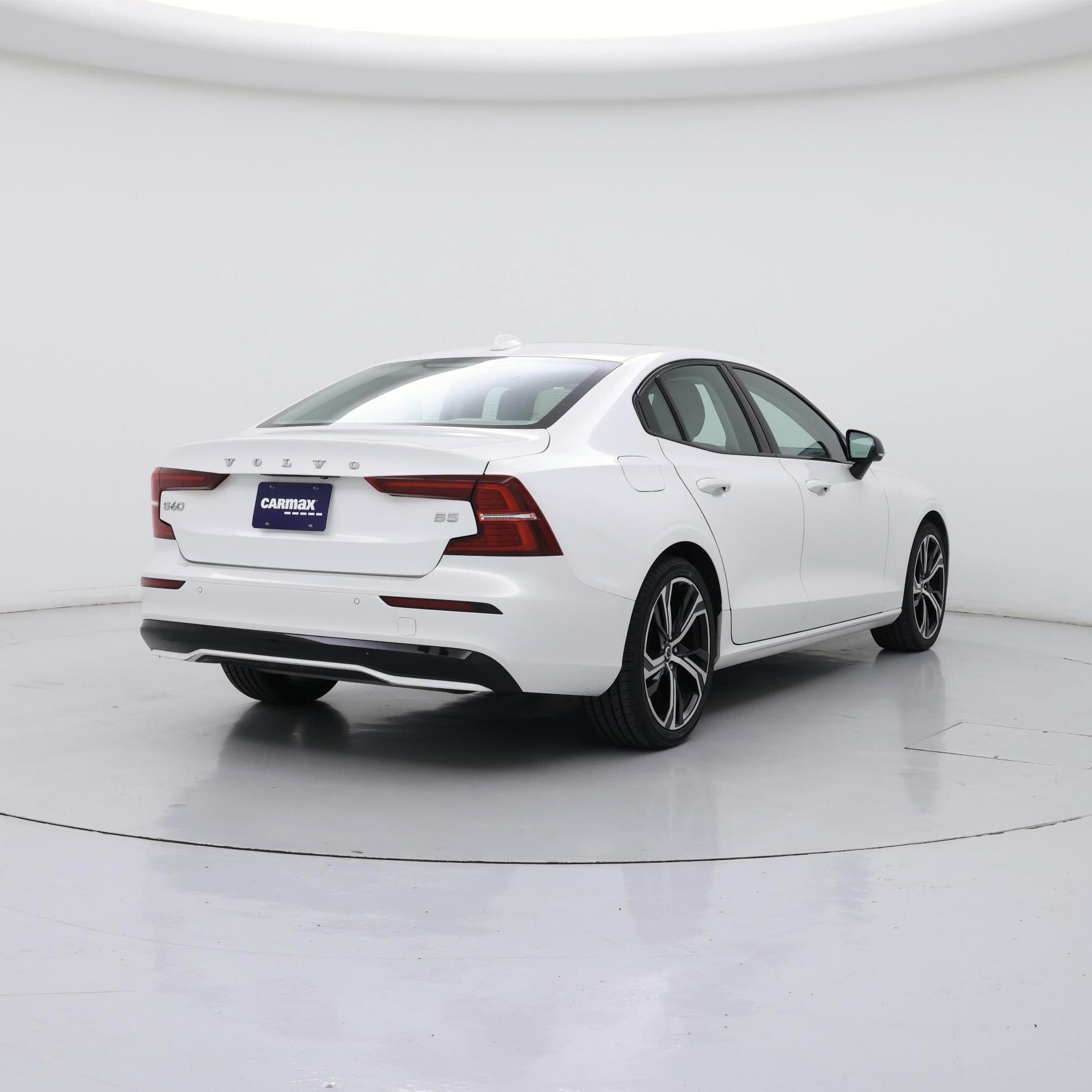 Thumbnail: 2024 Volvo S60 - 8