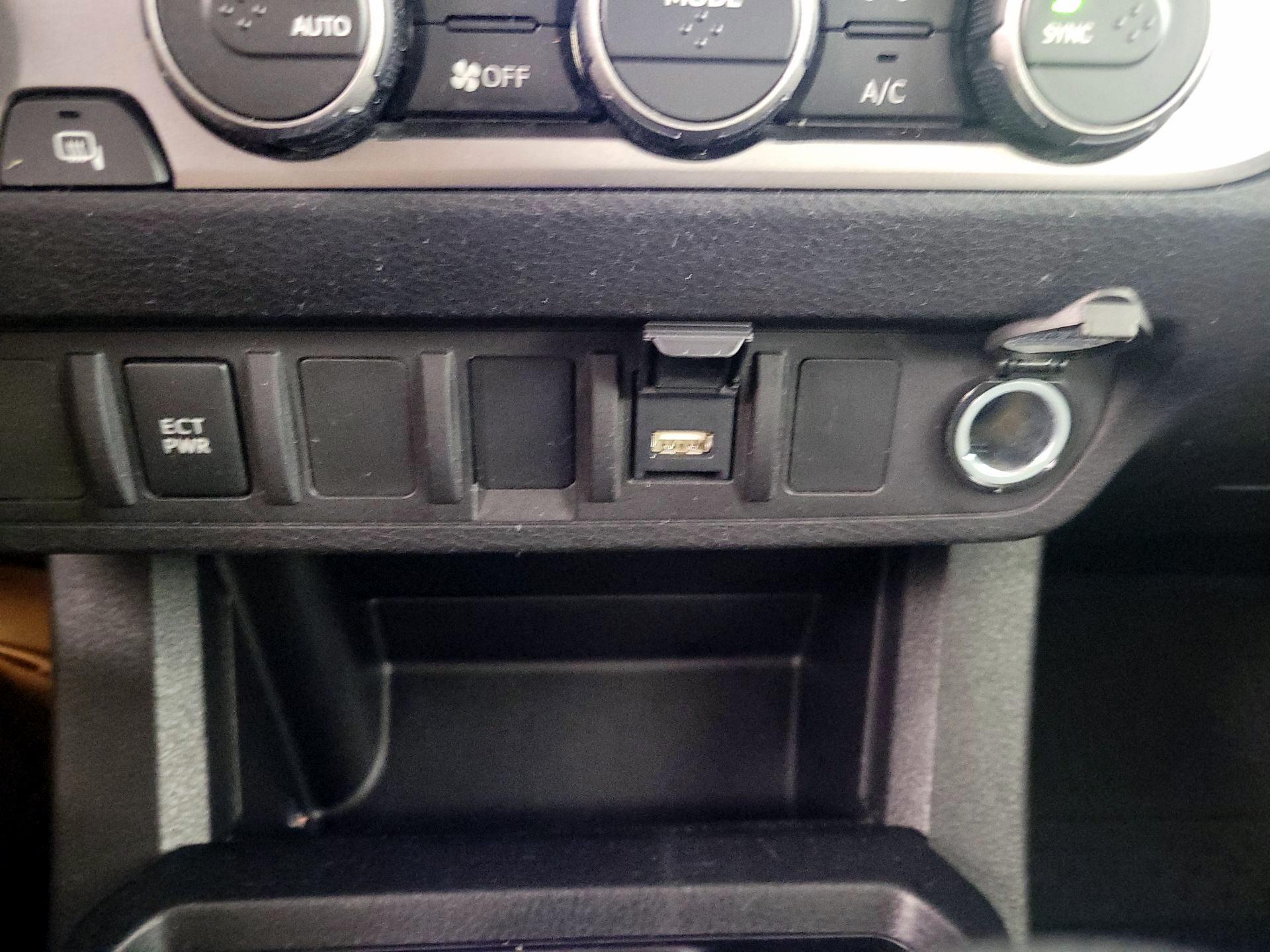 Thumbnail: 2022 Toyota Tacoma - 18