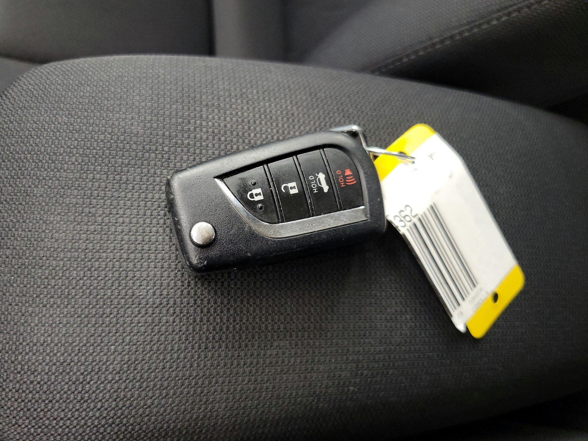 Thumbnail: 2023 Toyota Corolla - 20