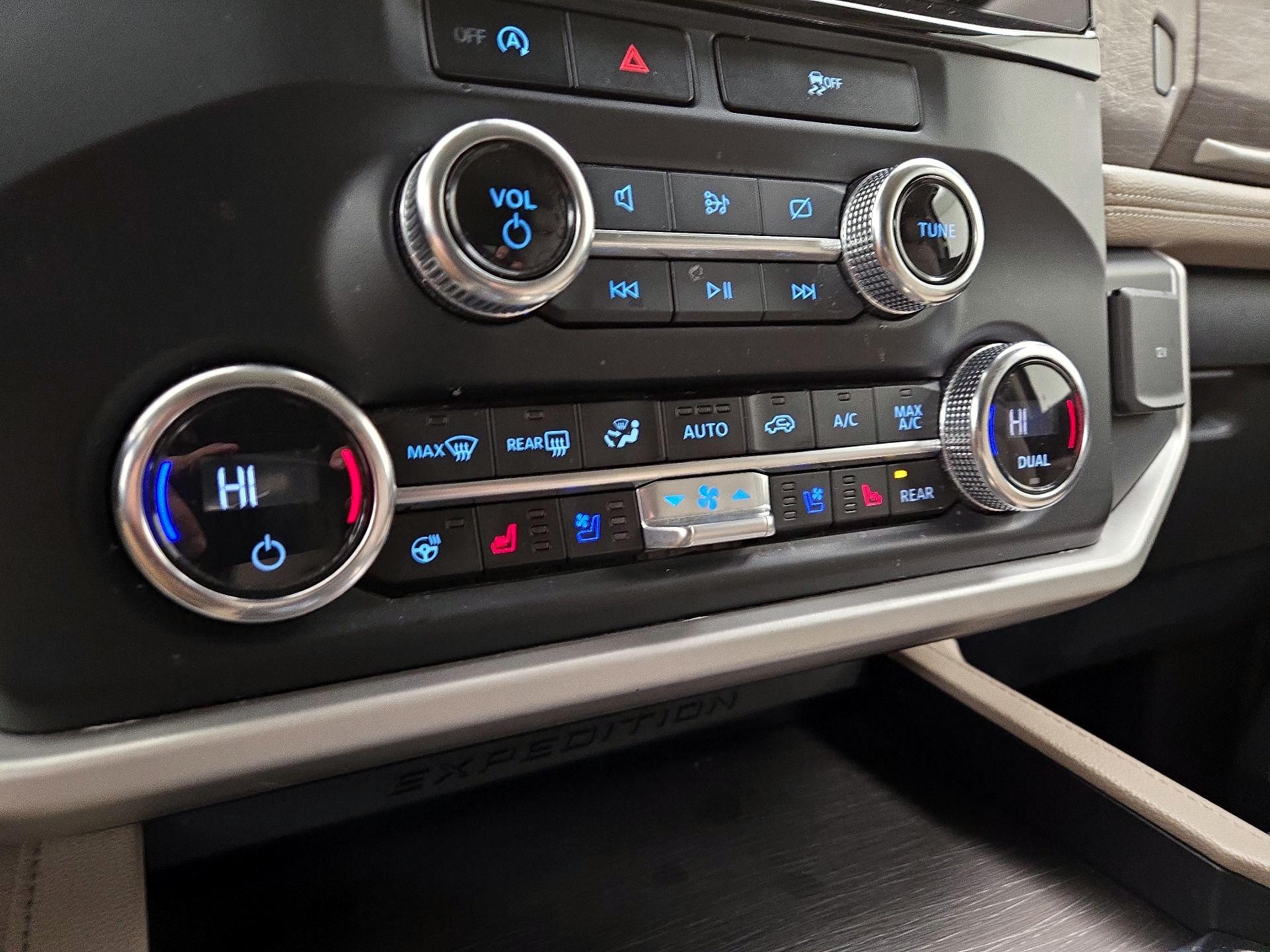 Thumbnail: 2023 Ford Expedition - 17