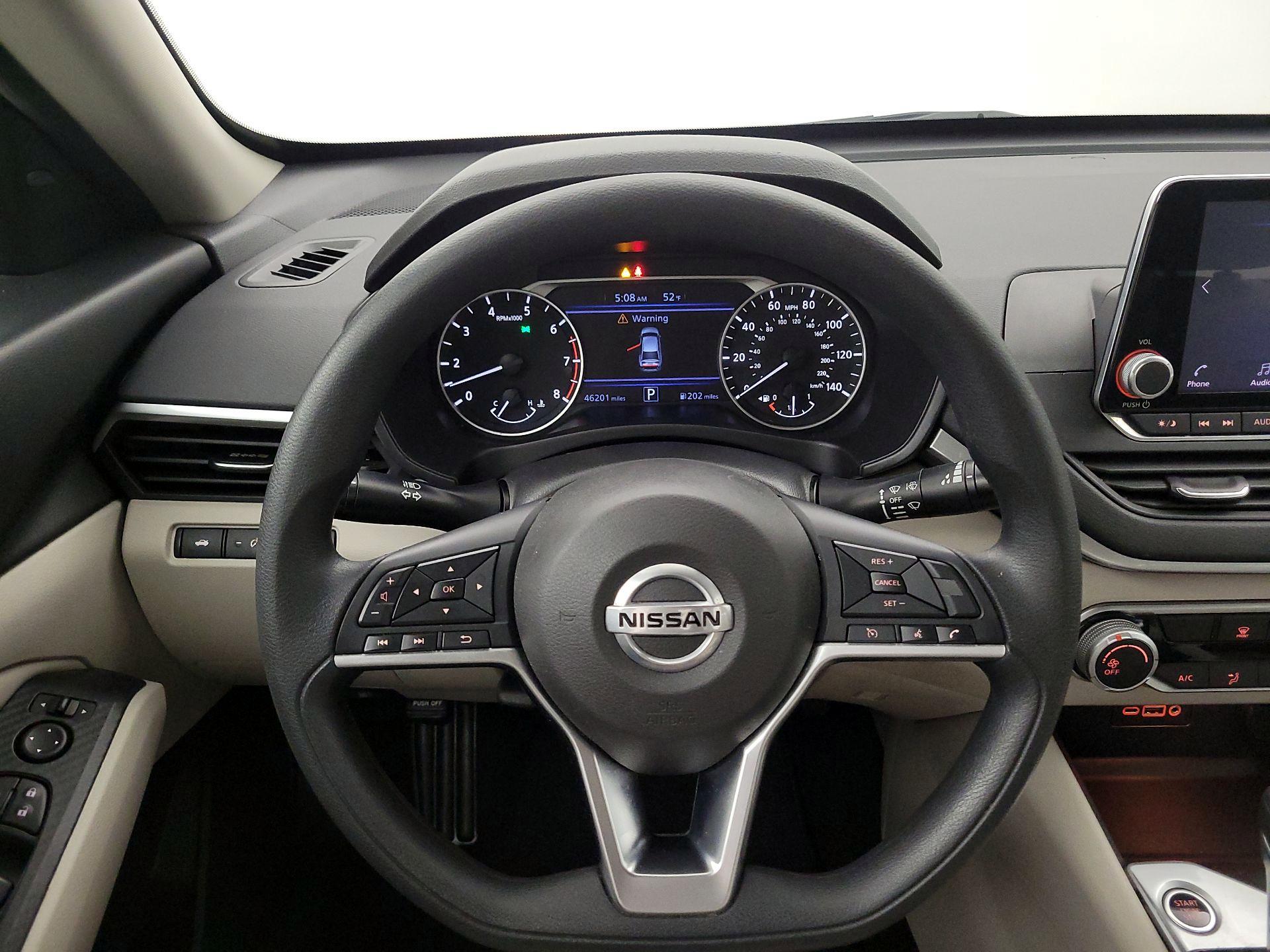 Thumbnail: 2020 Nissan Altima - 10