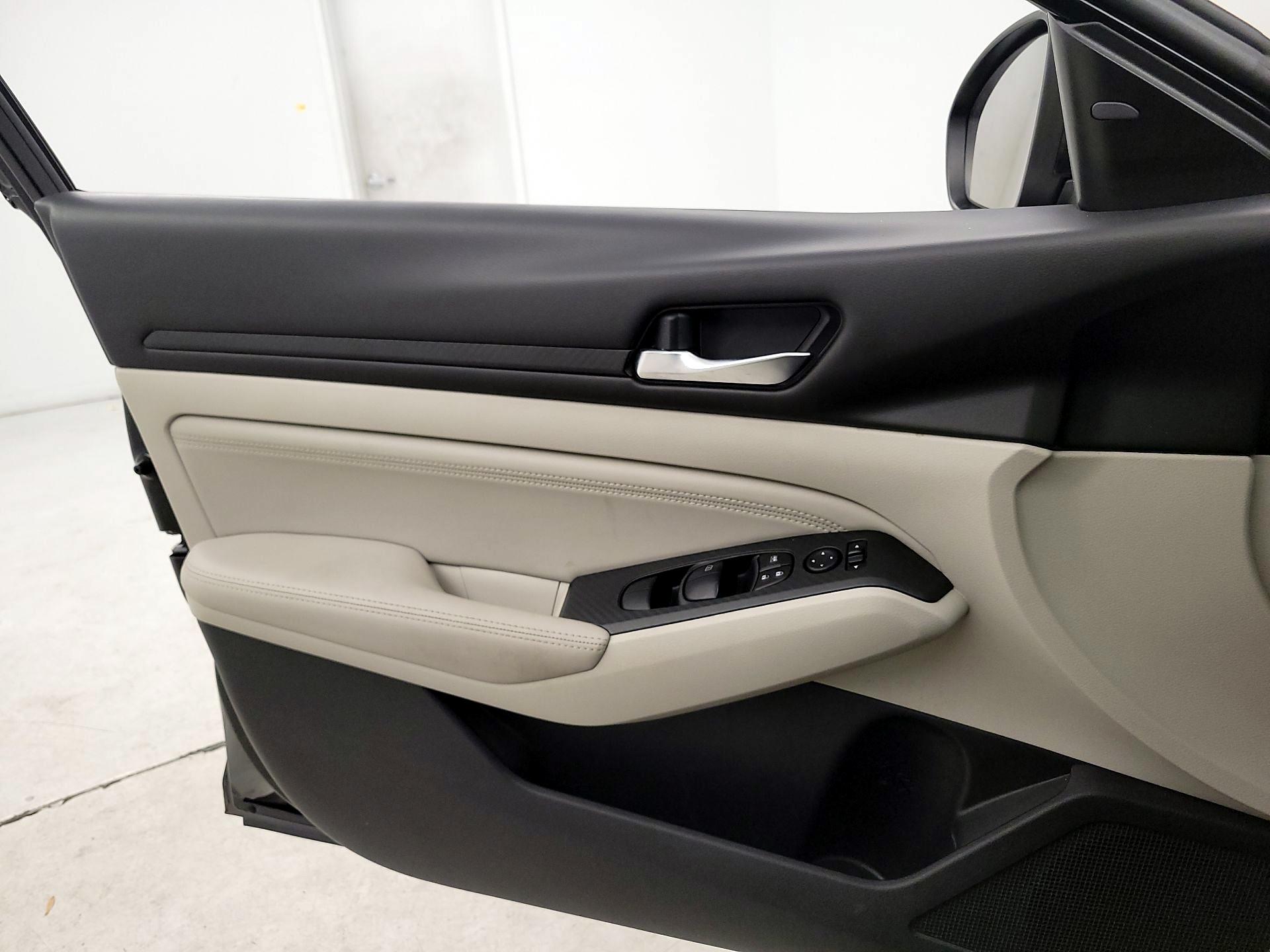 Thumbnail: 2020 Nissan Altima - 12