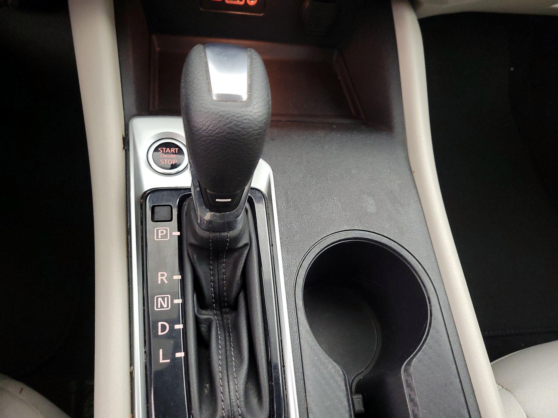 Thumbnail: 2020 Nissan Altima - 17