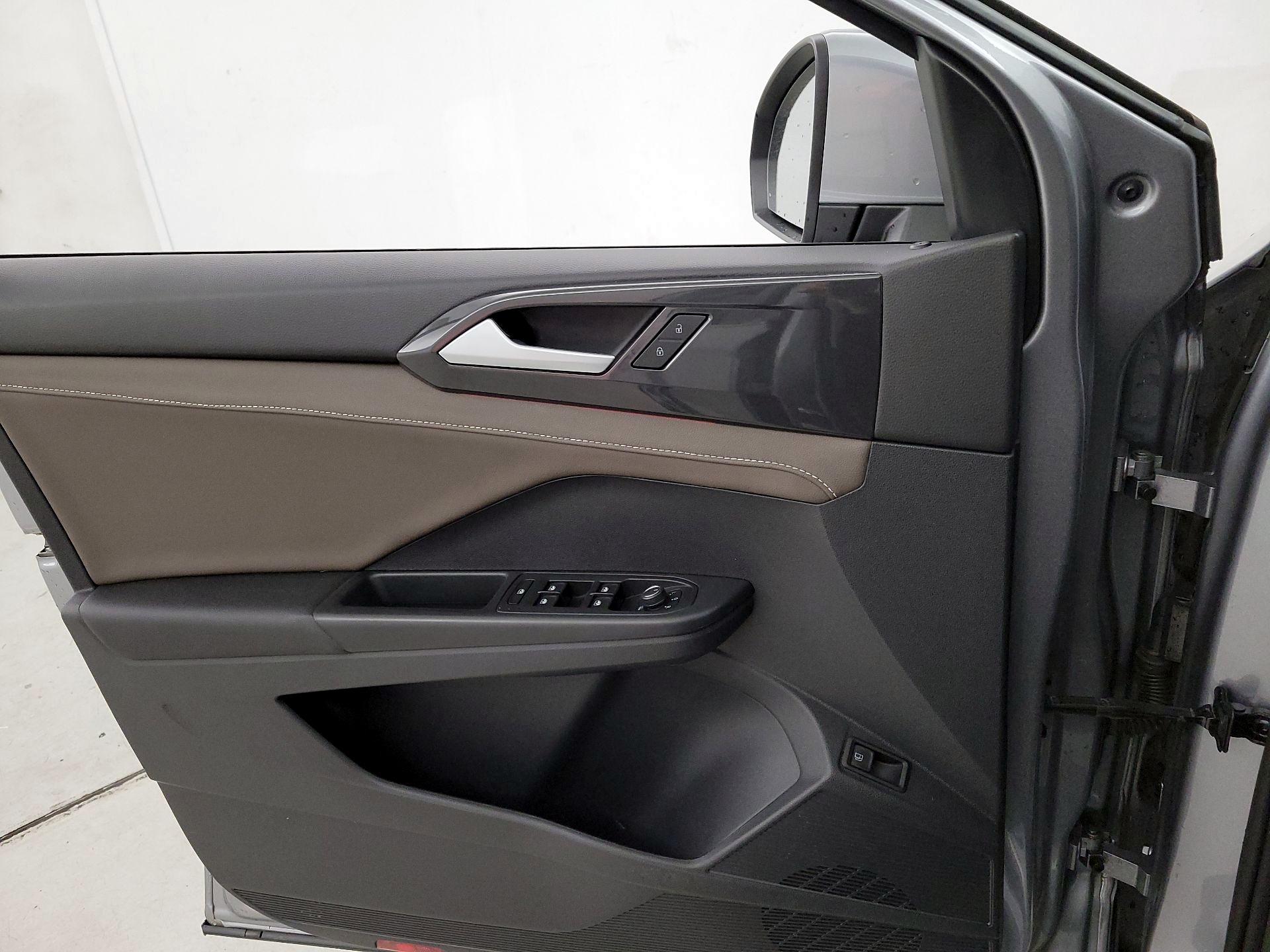 Thumbnail: 2022 Volkswagen Taos - 12