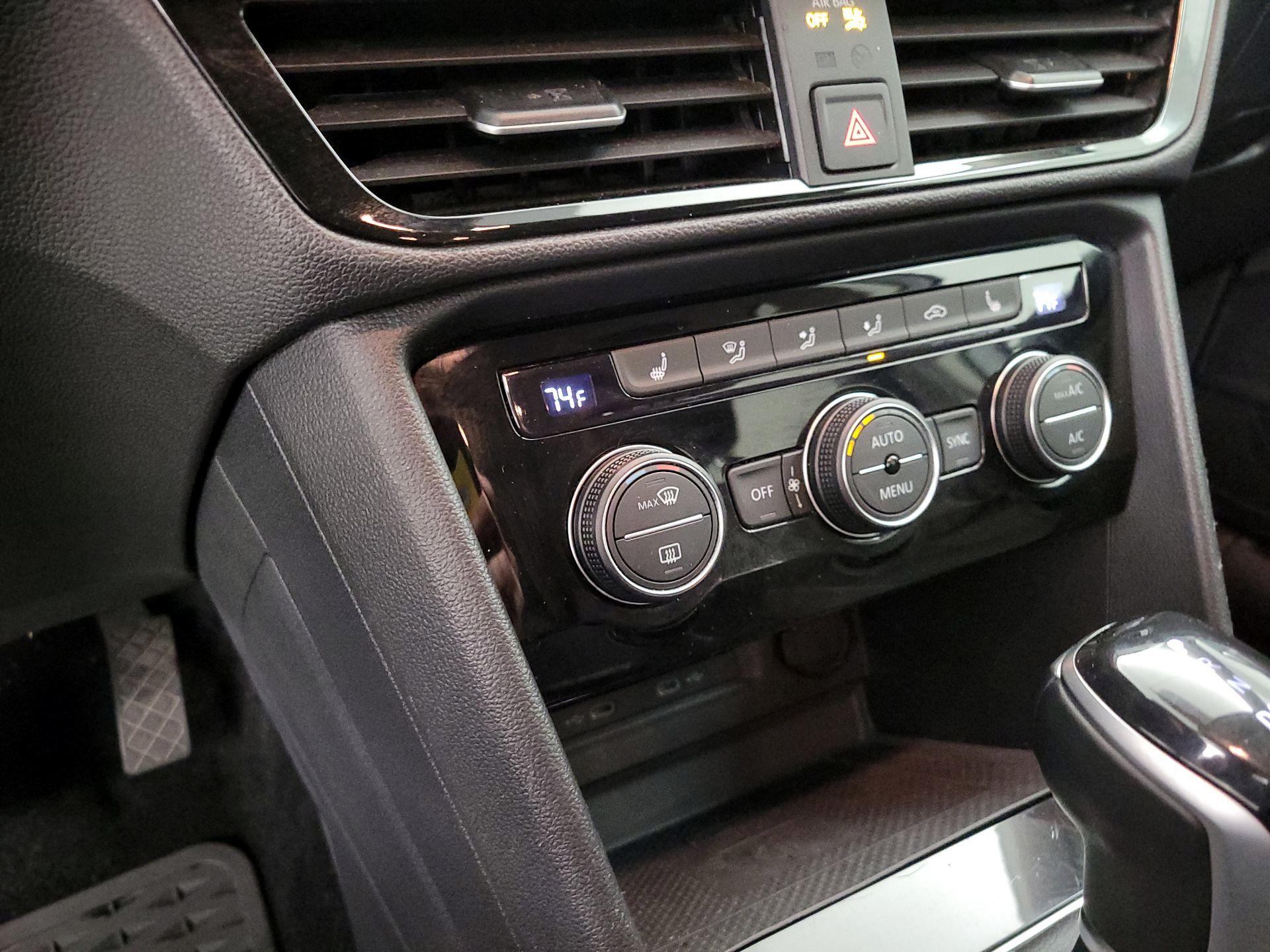 Thumbnail: 2022 Volkswagen Taos - 16