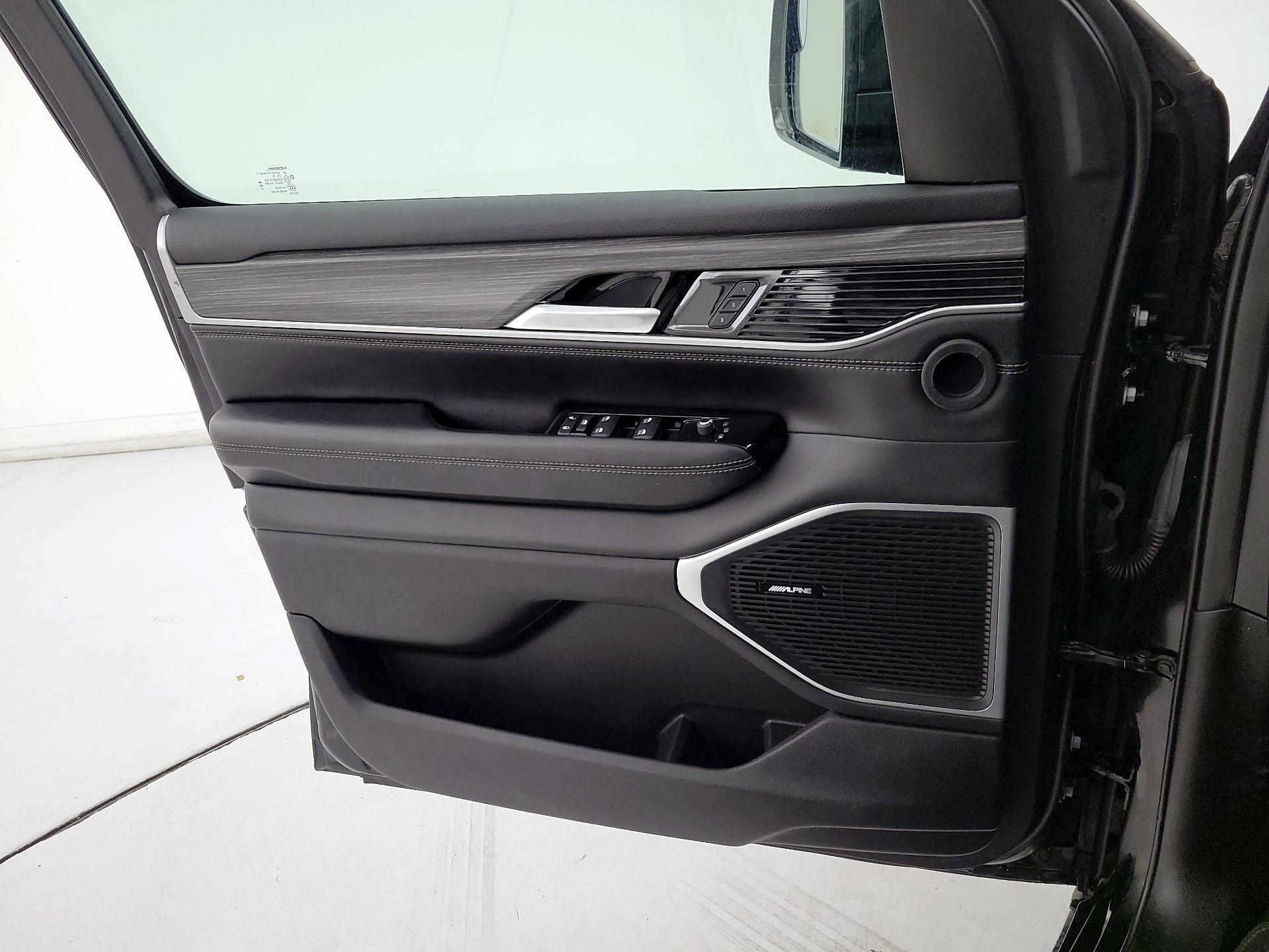 Thumbnail: 2024 Jeep Wagoneer - 12