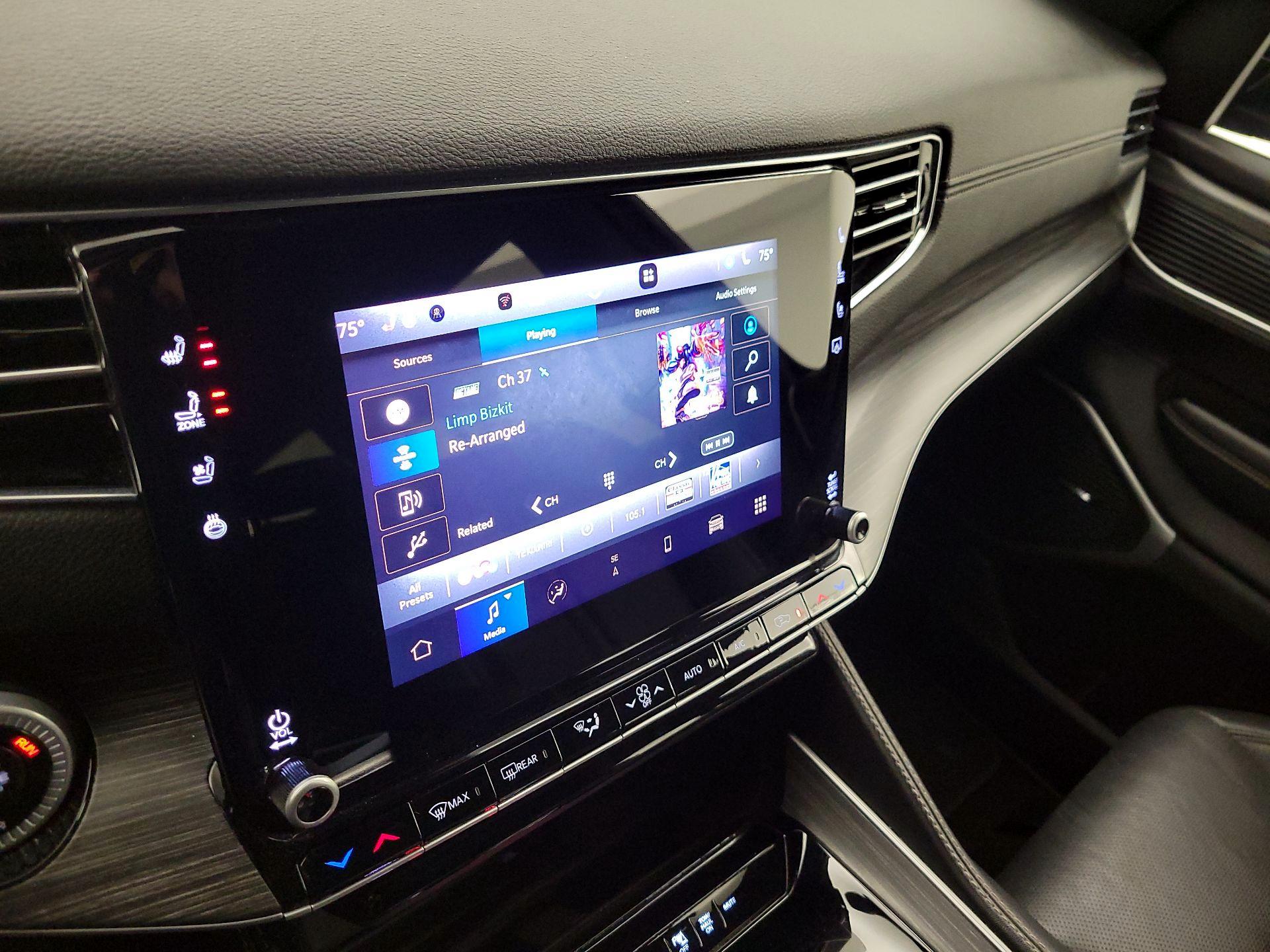 Thumbnail: 2024 Jeep Wagoneer - 15