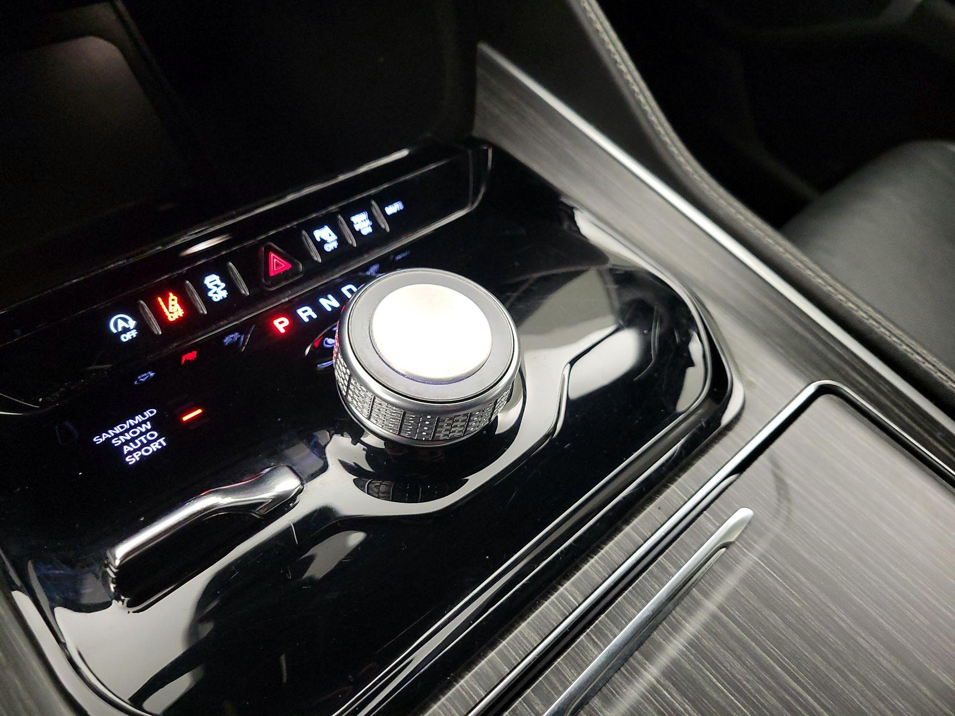 Thumbnail: 2024 Jeep Wagoneer - 17