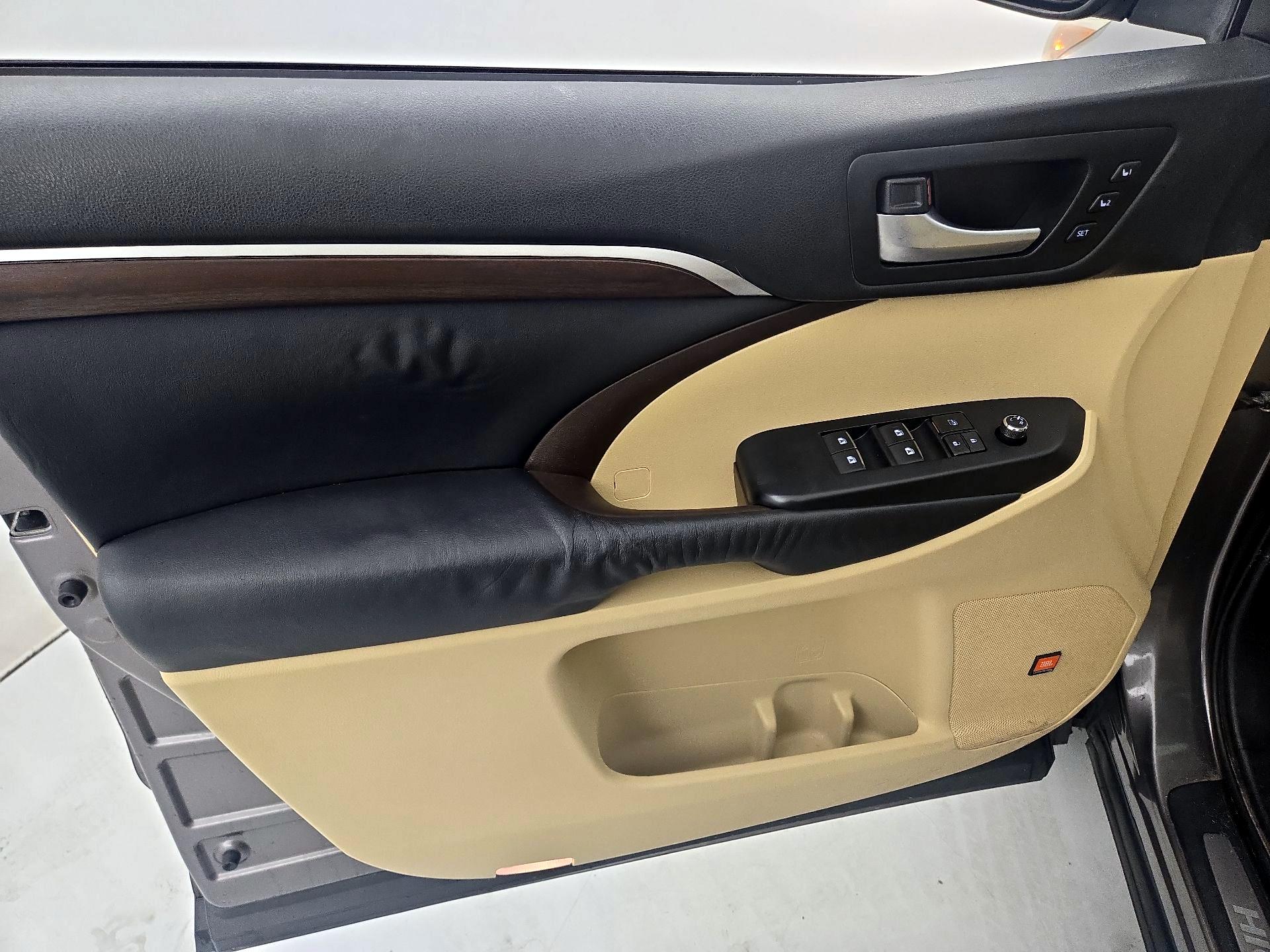 Thumbnail: 2014 Toyota Highlander - 12