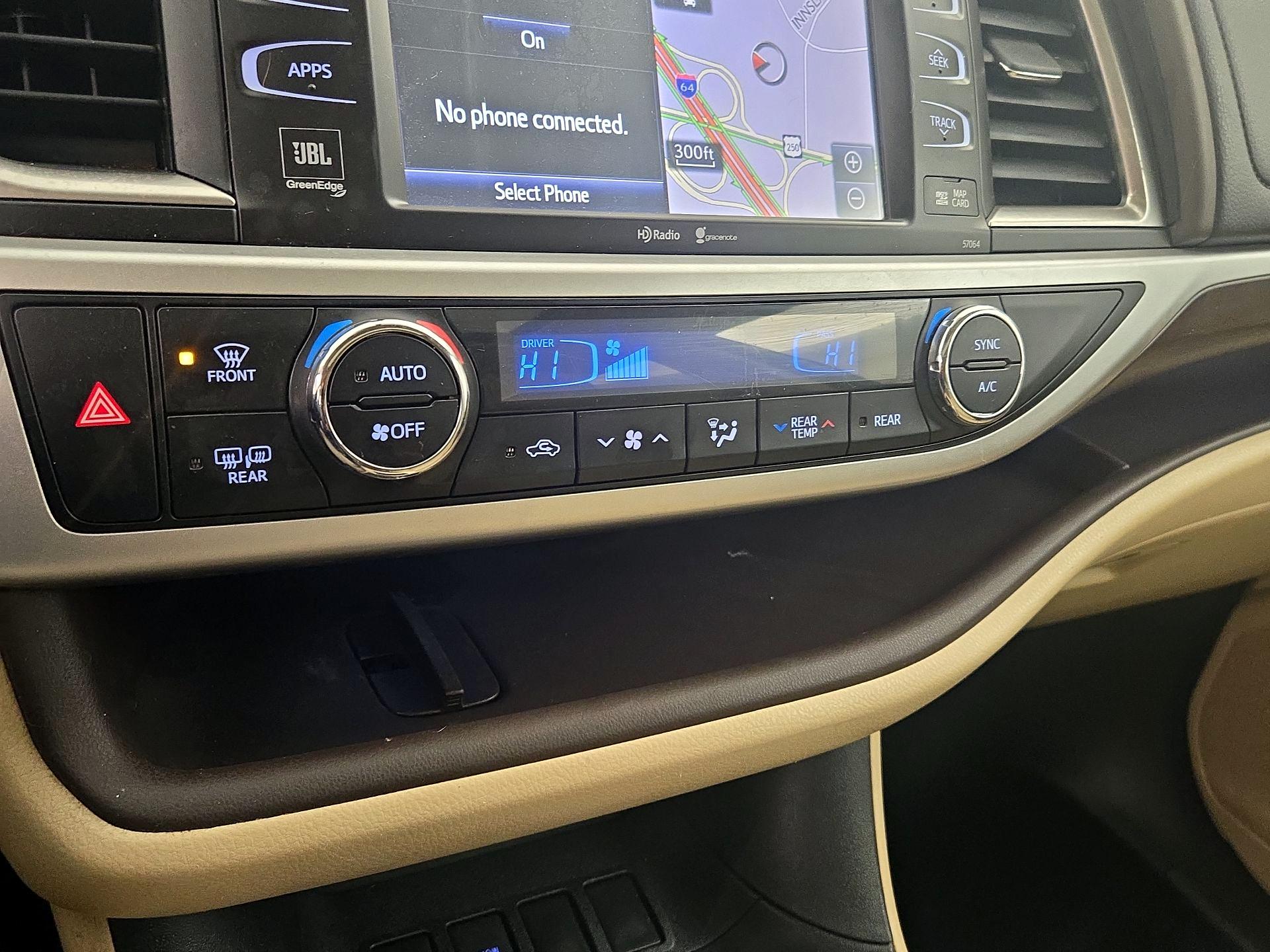 Thumbnail: 2014 Toyota Highlander - 17