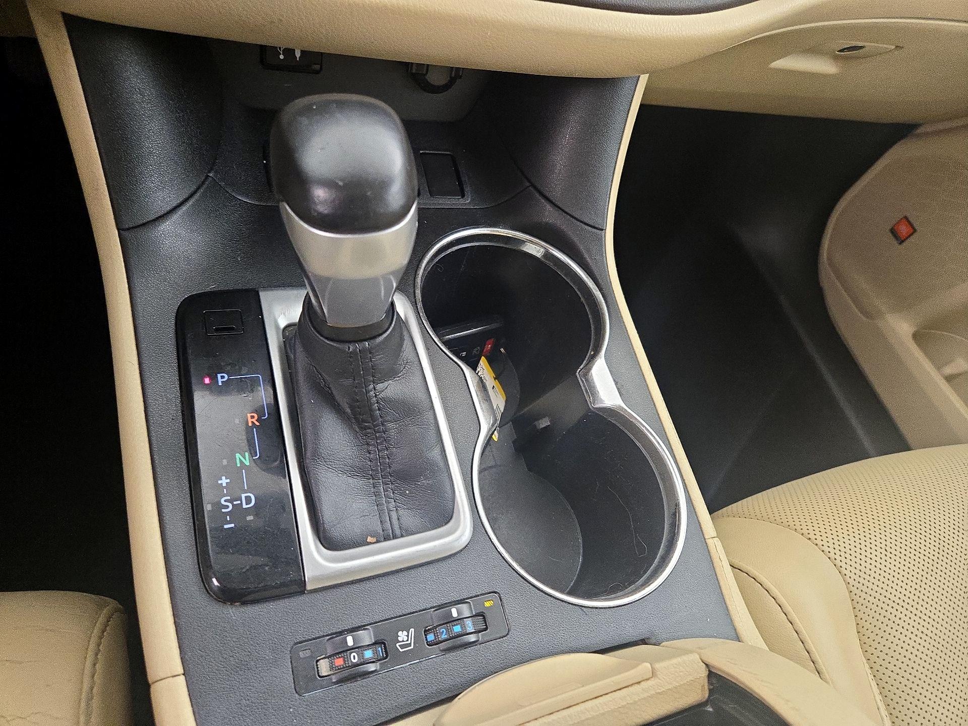 Thumbnail: 2014 Toyota Highlander - 18