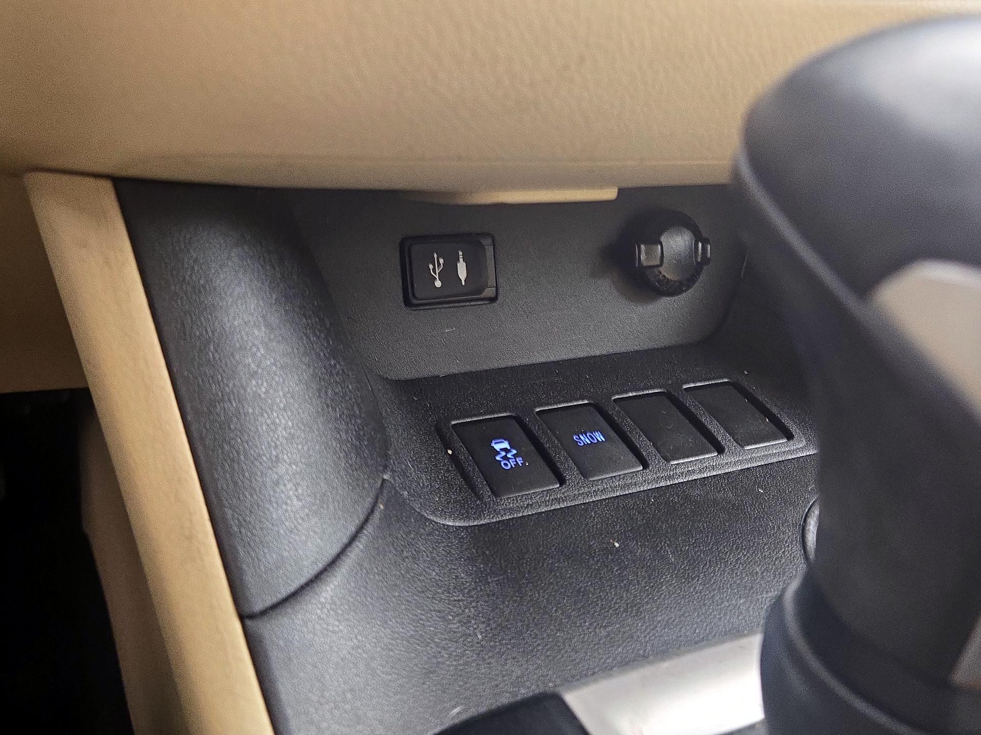 Thumbnail: 2014 Toyota Highlander - 19