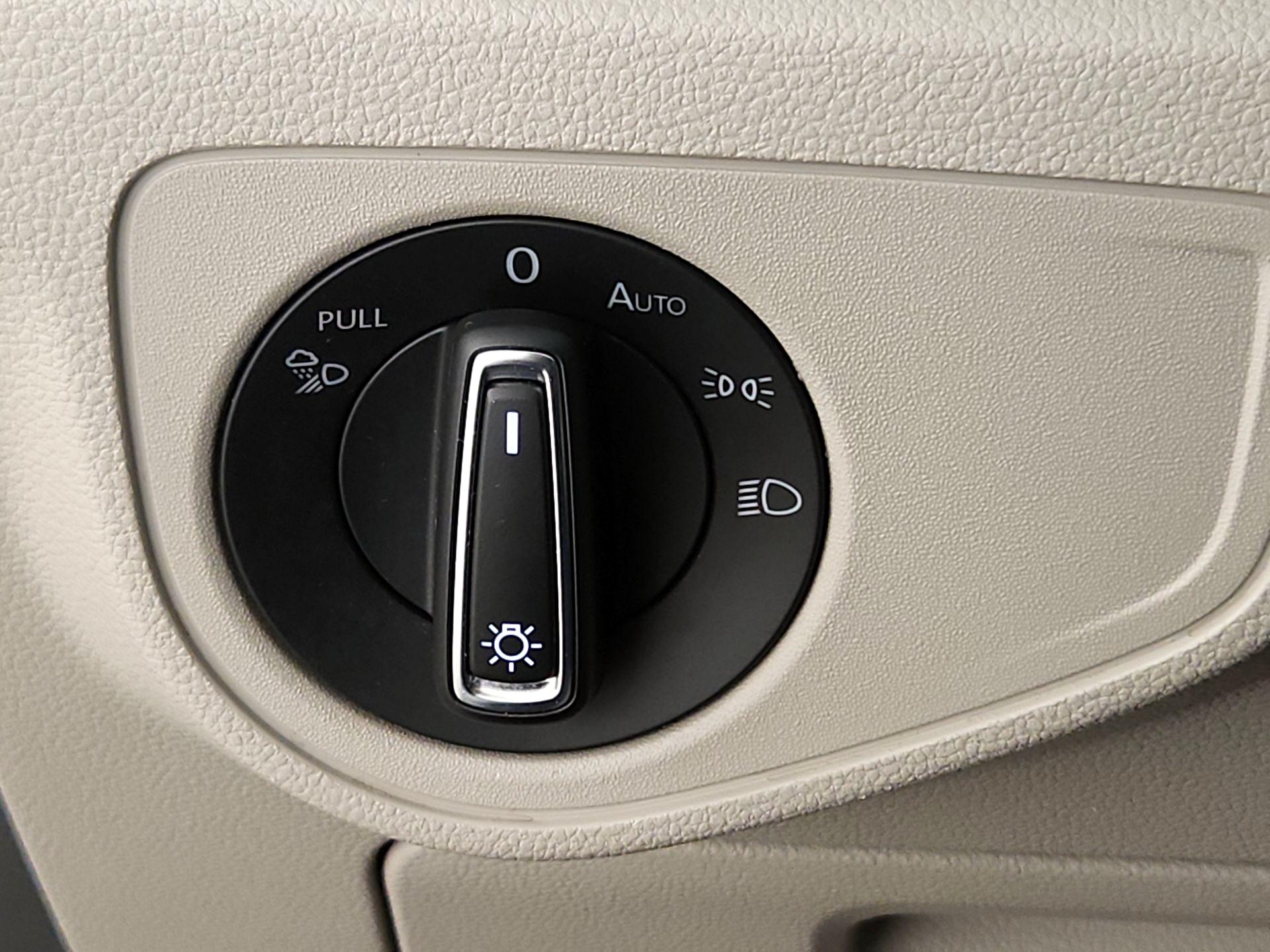 Thumbnail: 2021 Volkswagen Atlas - 13