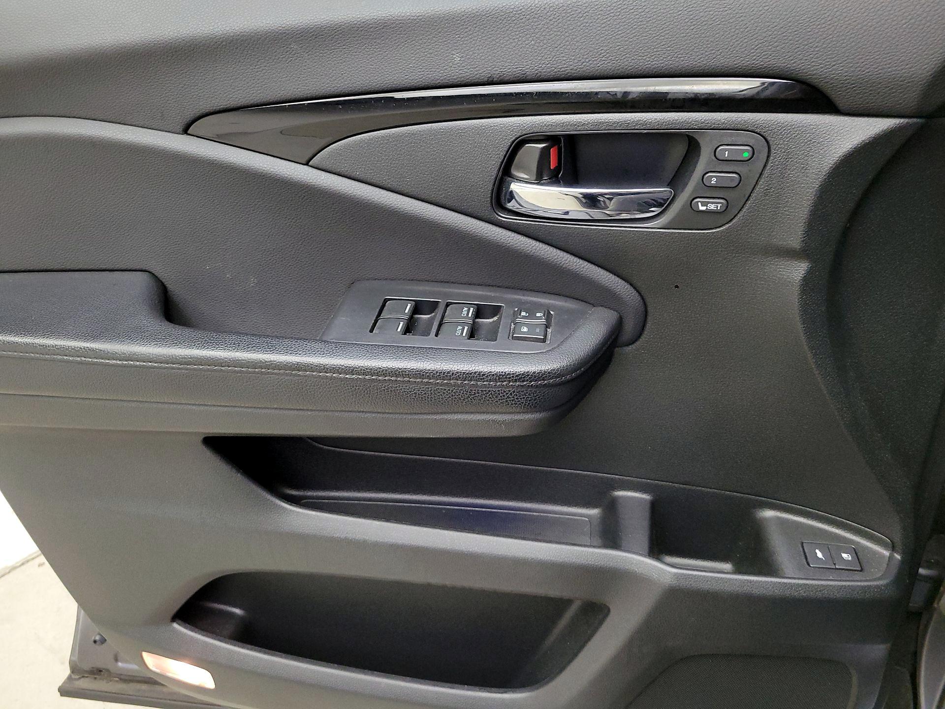 Thumbnail: 2016 Honda Pilot - 12