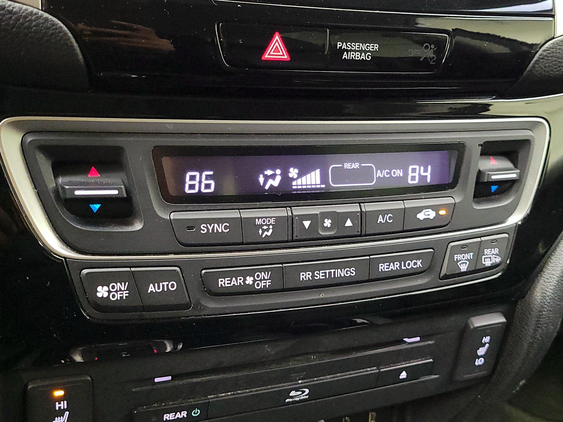 Thumbnail: 2016 Honda Pilot - 17