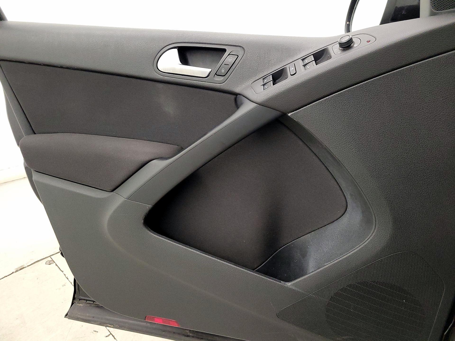 Thumbnail: 2017 Volkswagen Tiguan - 12