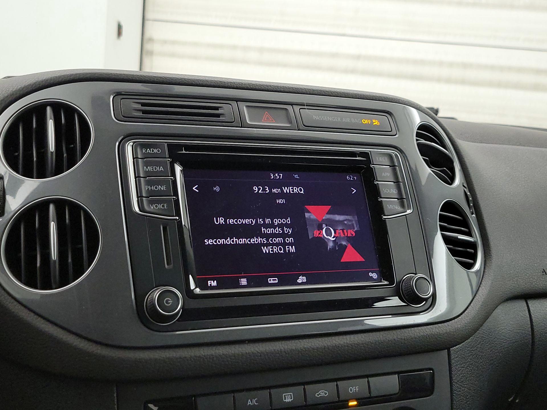 Thumbnail: 2017 Volkswagen Tiguan - 15