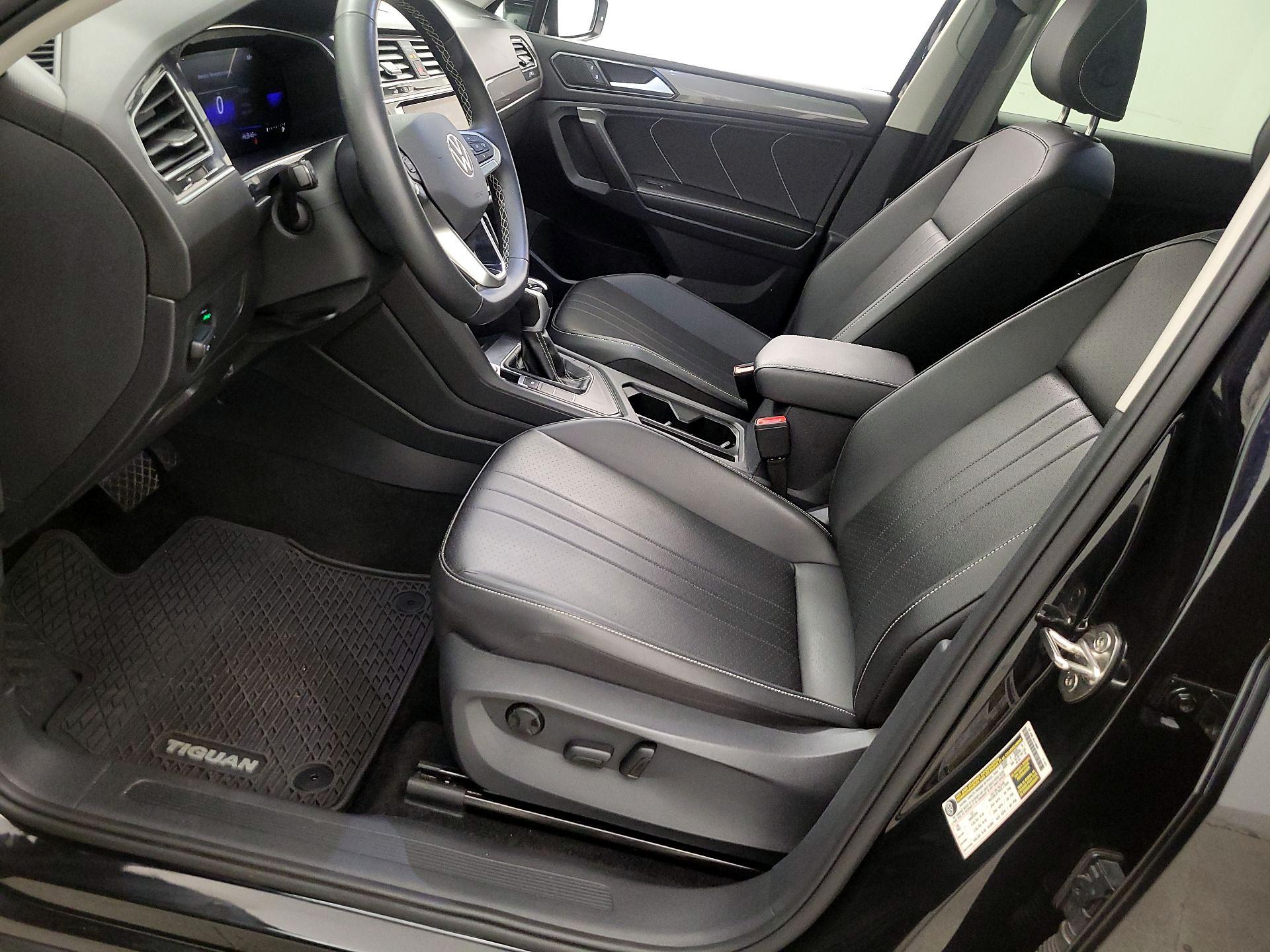 Thumbnail: 2023 Volkswagen Tiguan - 11