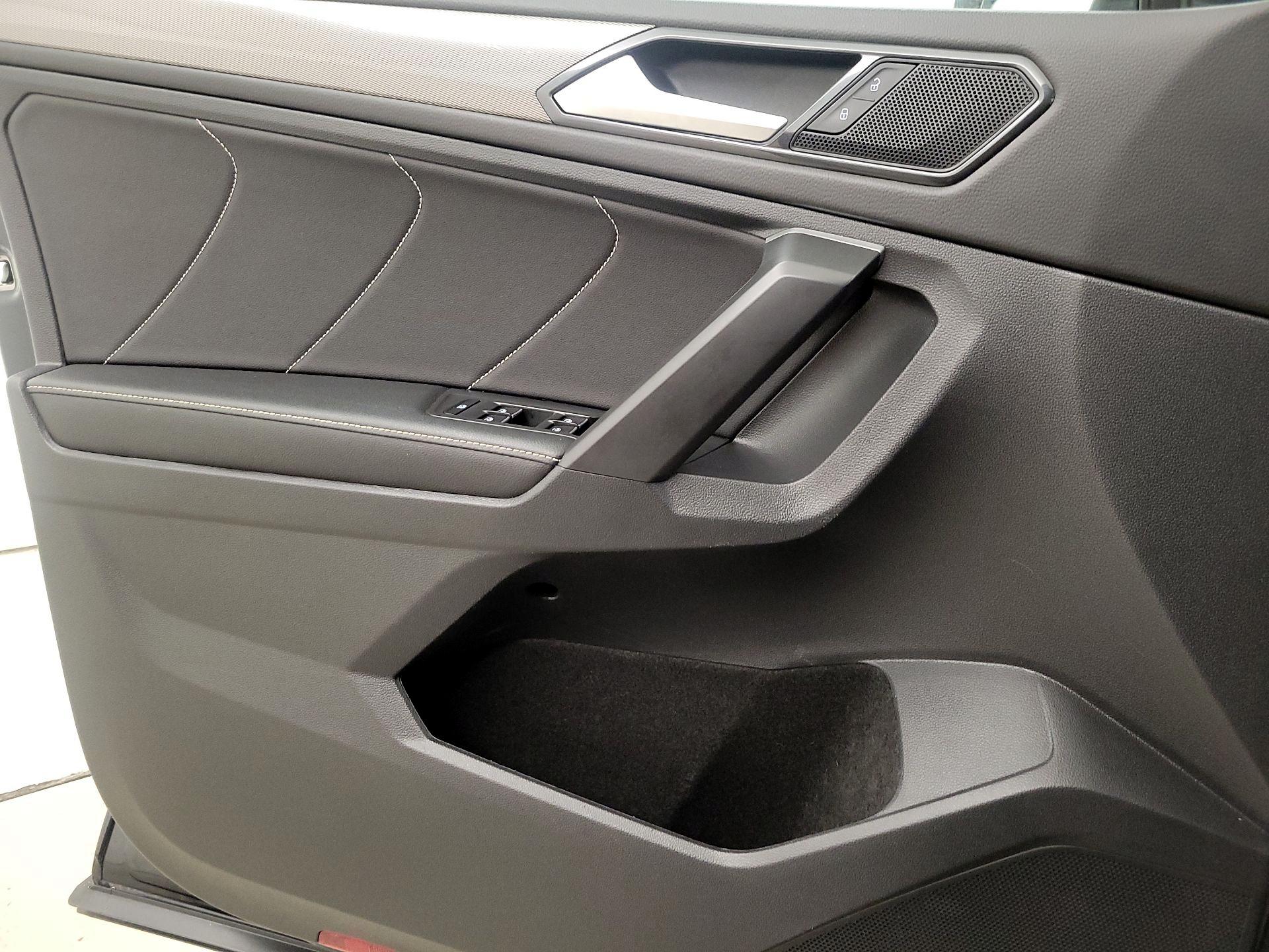 Thumbnail: 2023 Volkswagen Tiguan - 12