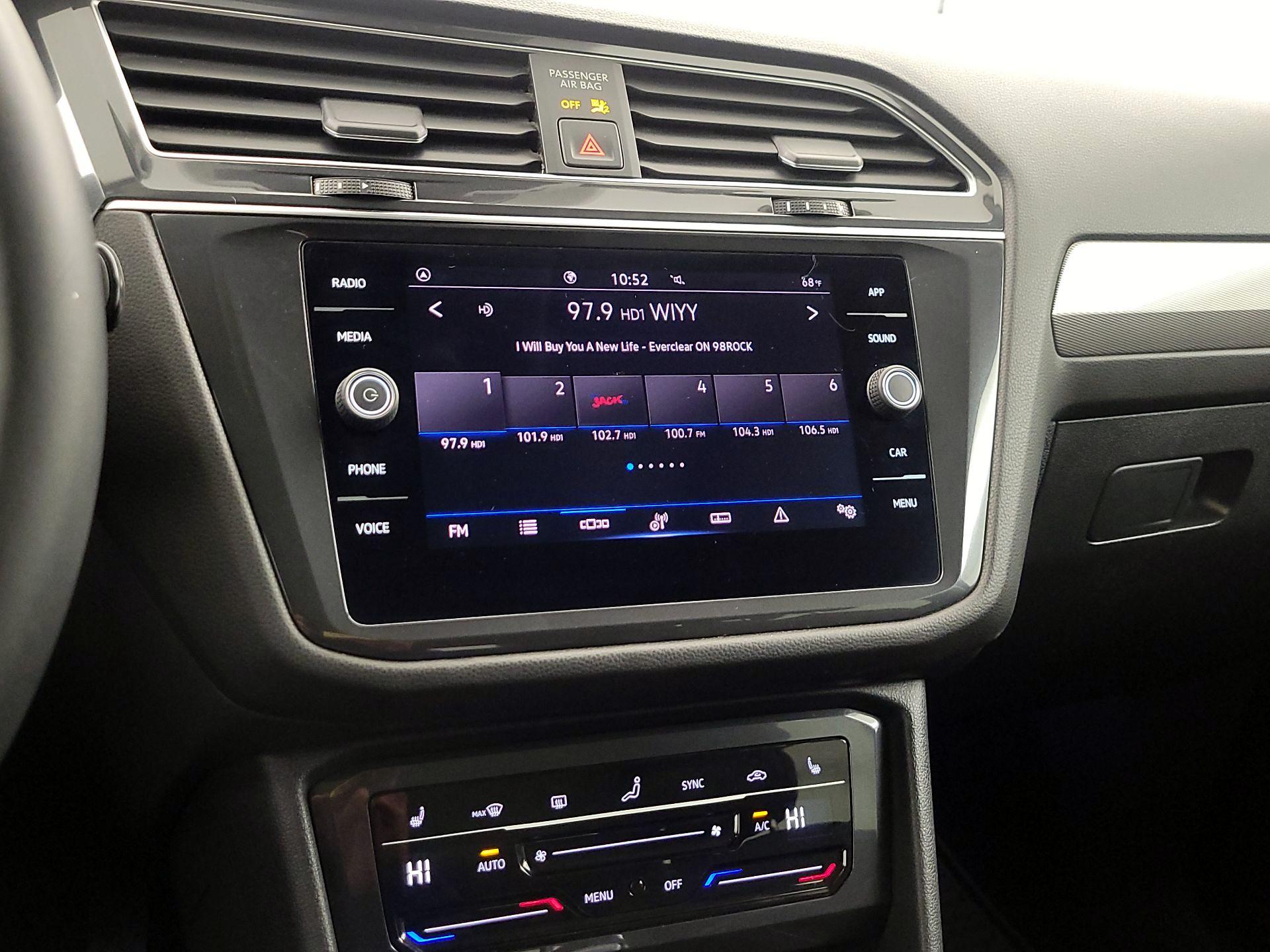 Thumbnail: 2023 Volkswagen Tiguan - 15