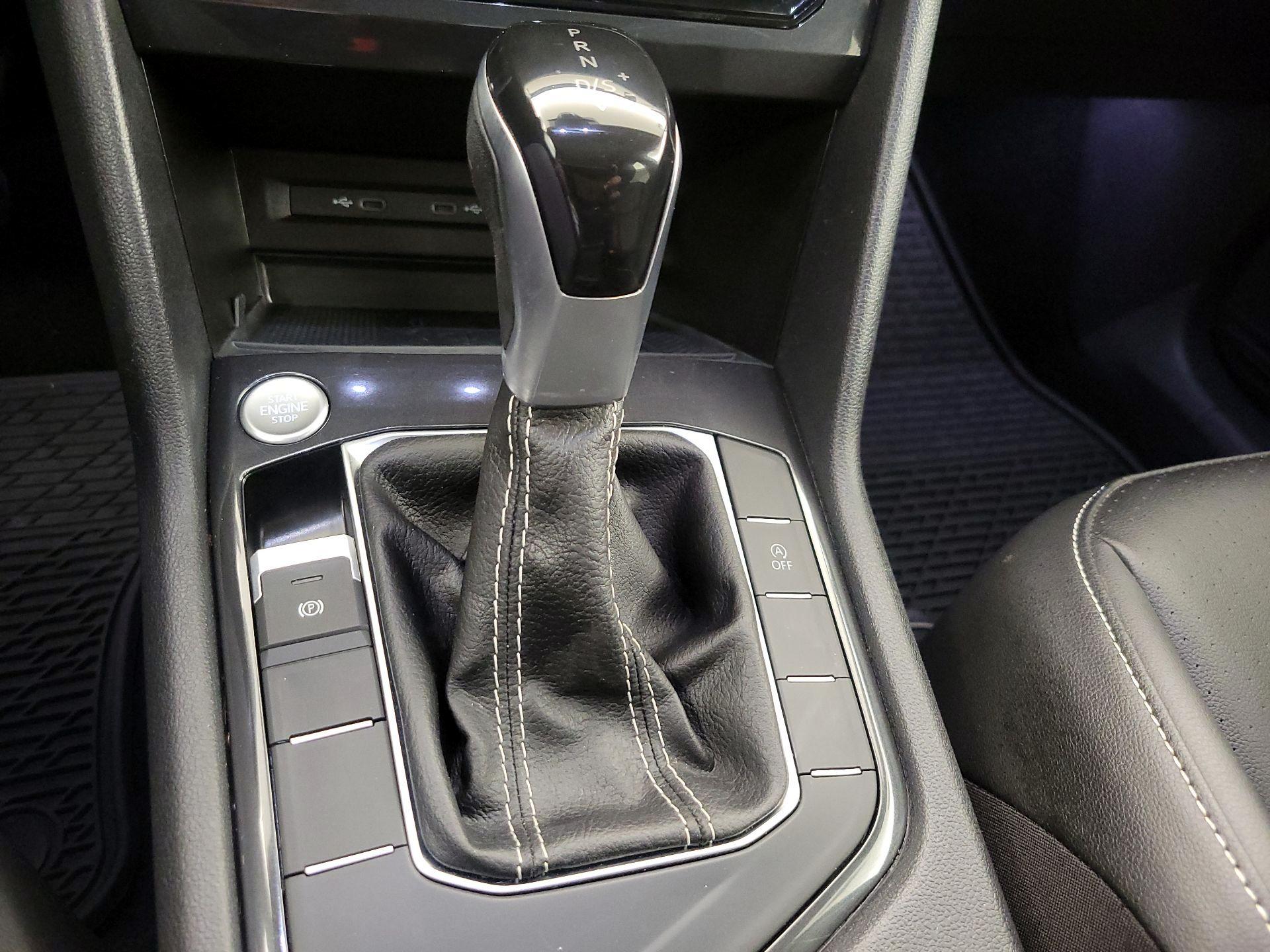 Thumbnail: 2023 Volkswagen Tiguan - 17