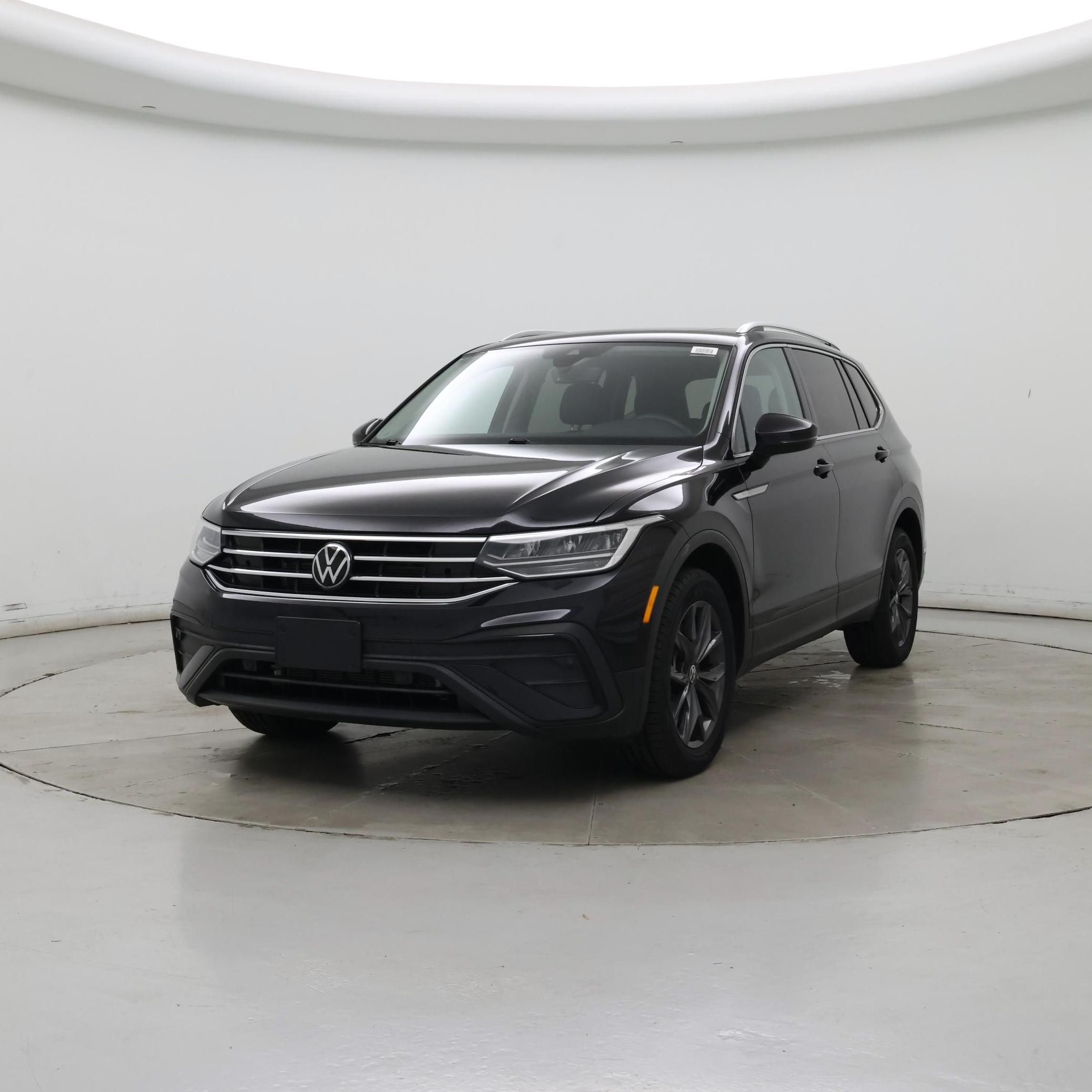 Thumbnail: 2023 Volkswagen Tiguan - 4