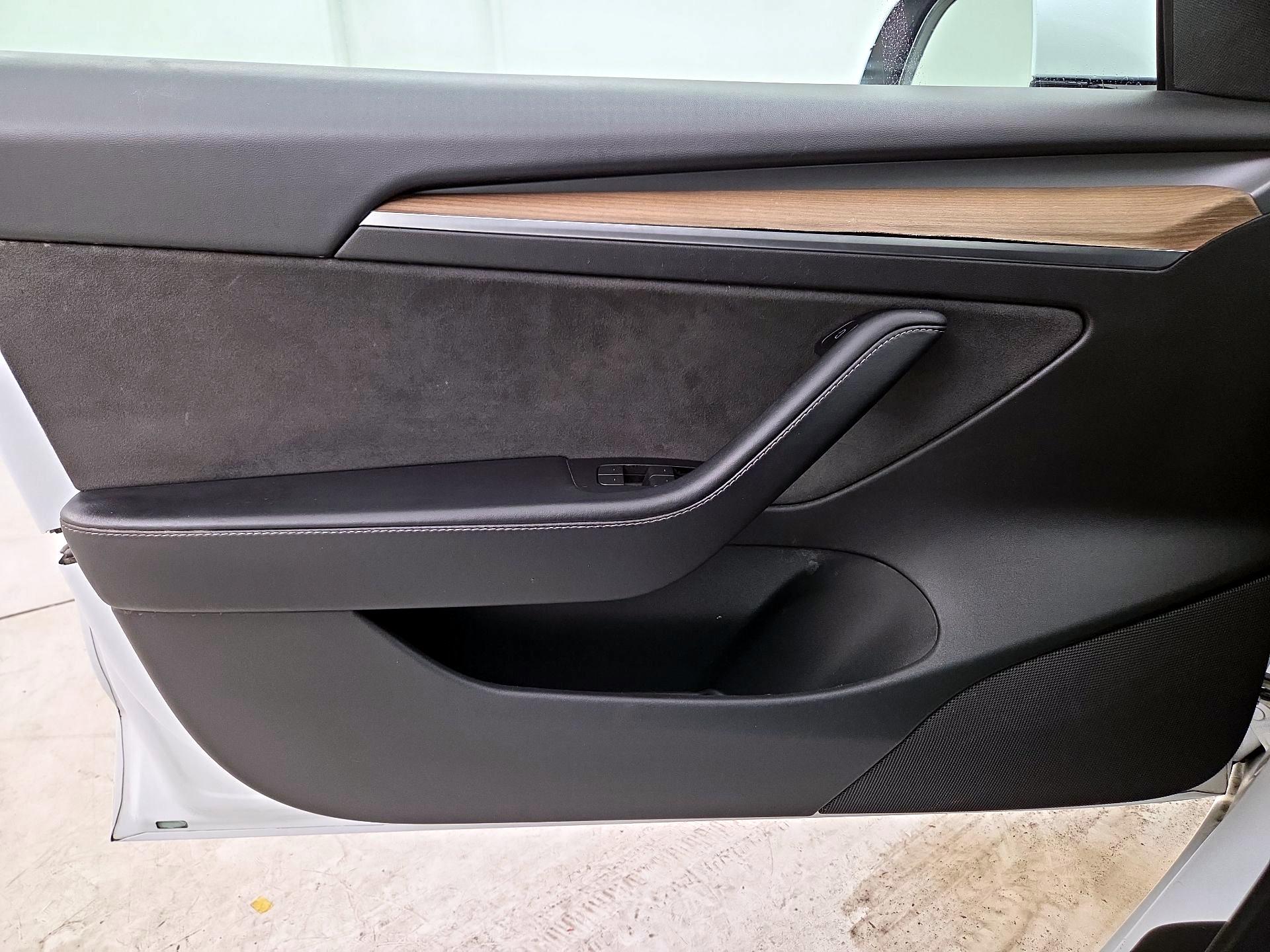 Thumbnail: 2022 Tesla Model 3 - 12