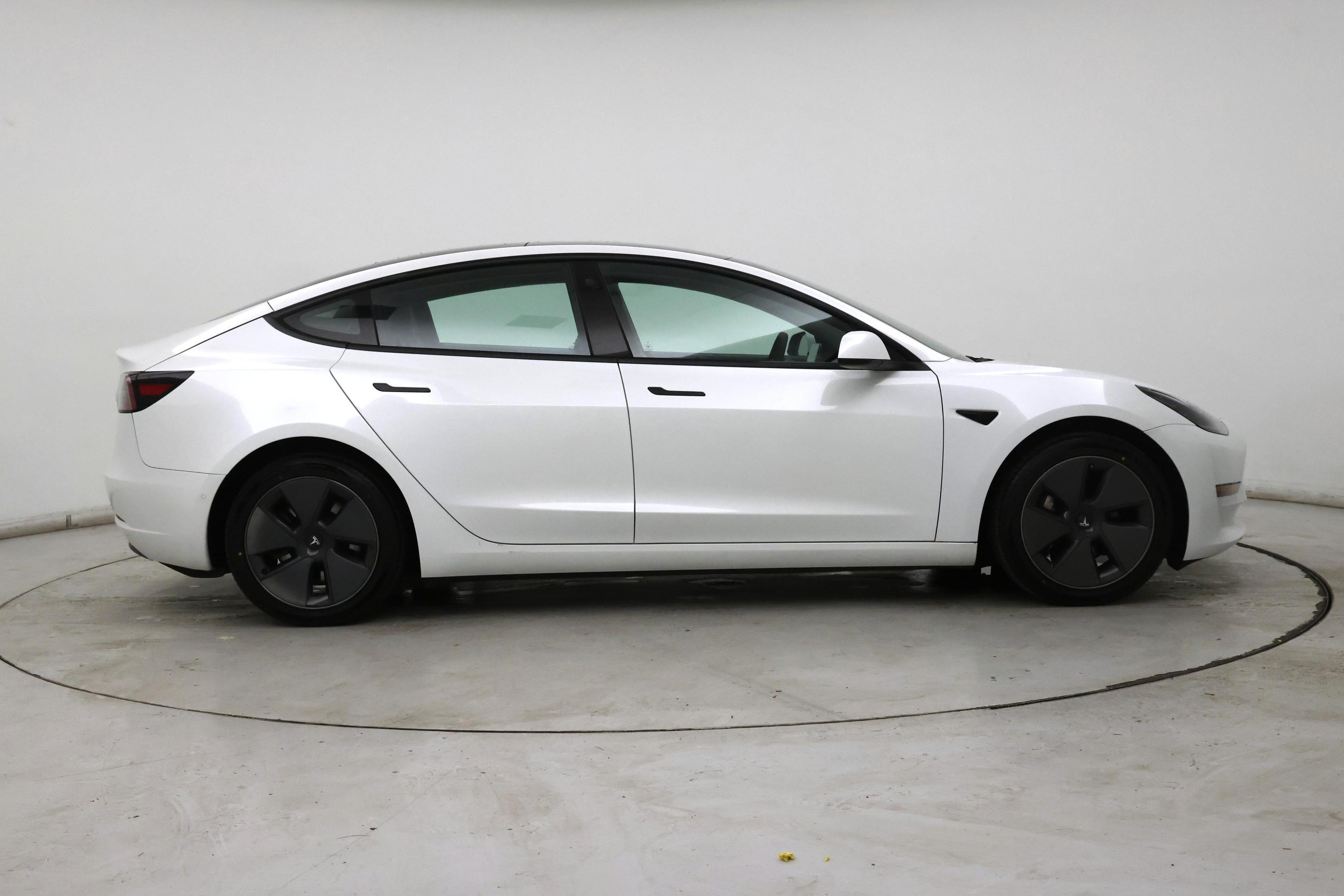 Thumbnail: 2022 Tesla Model 3 - 7