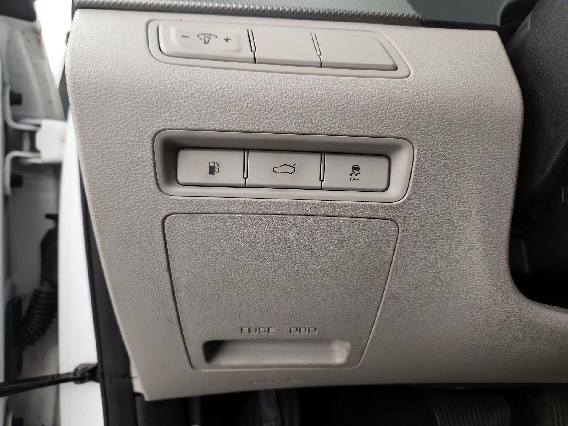 Thumbnail: 2015 Hyundai Sonata - 13