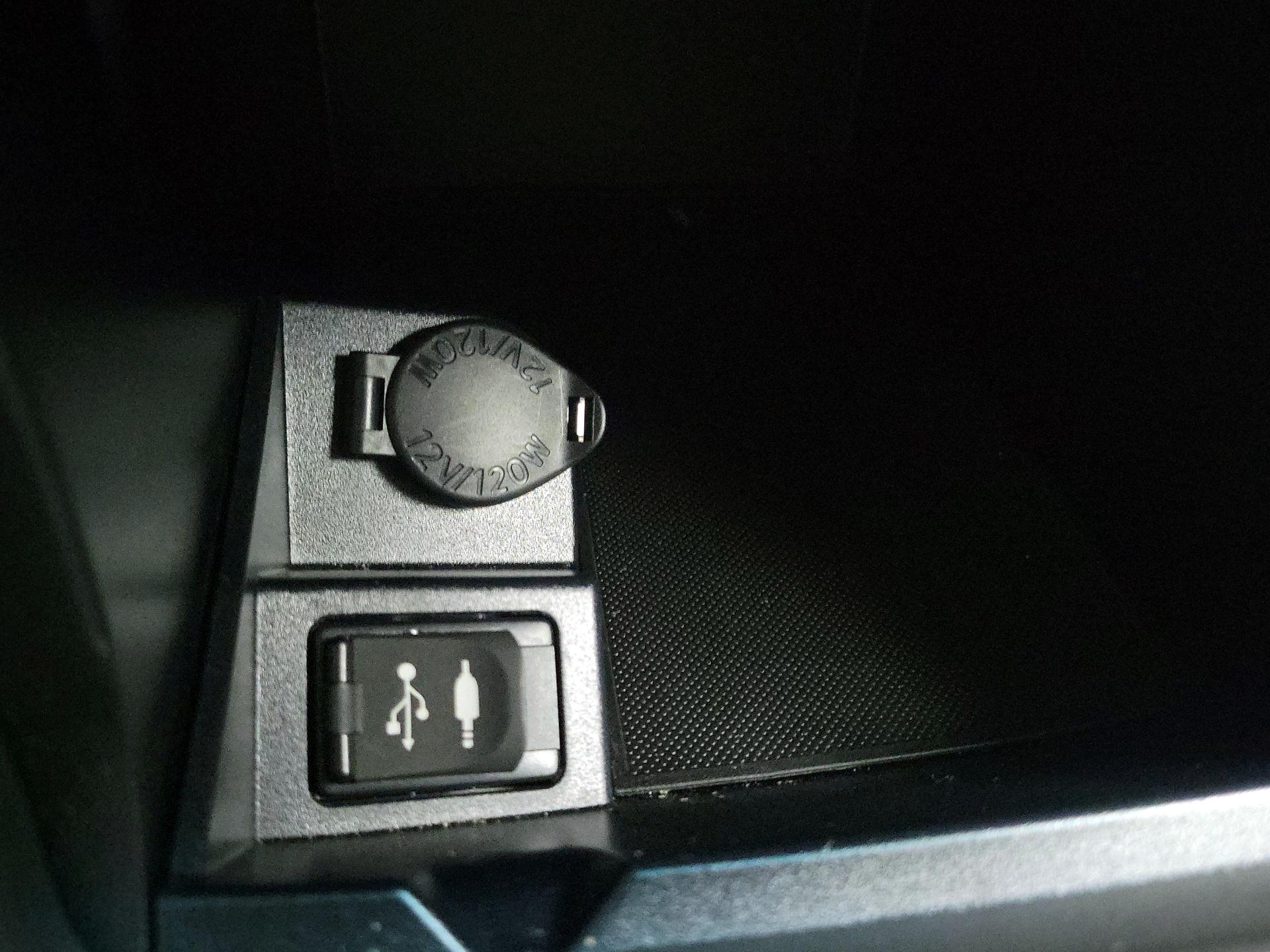 Thumbnail: 2017 Toyota Camry - 18