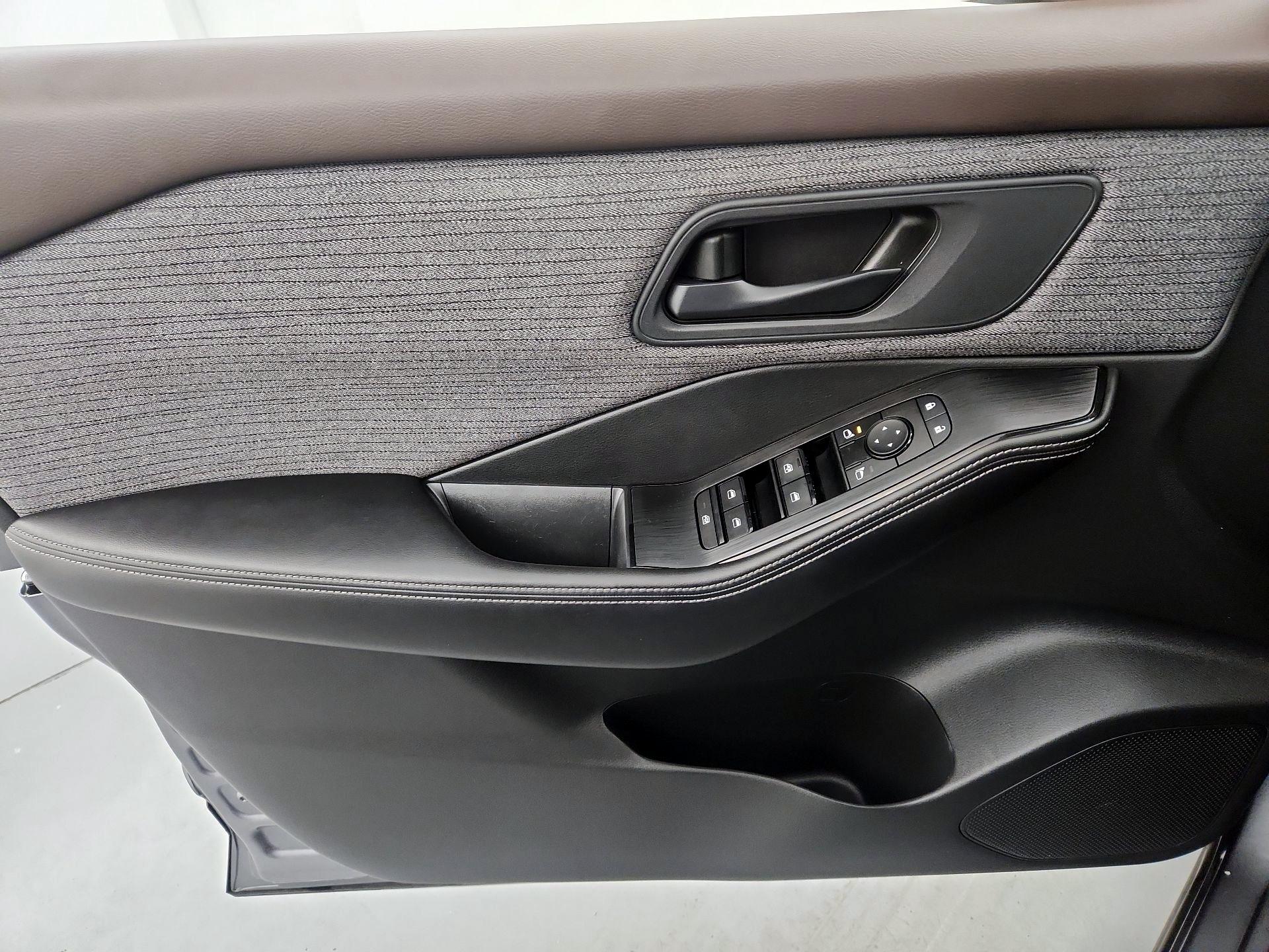 Thumbnail: 2021 Nissan Rogue - 12