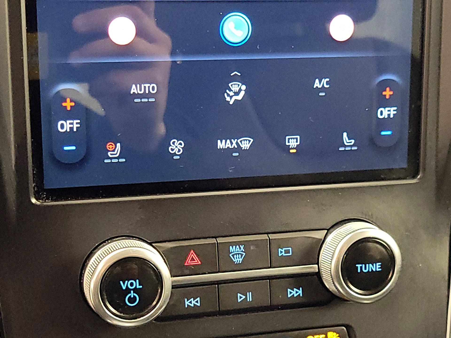 Thumbnail: 2022 Ford Edge - 16