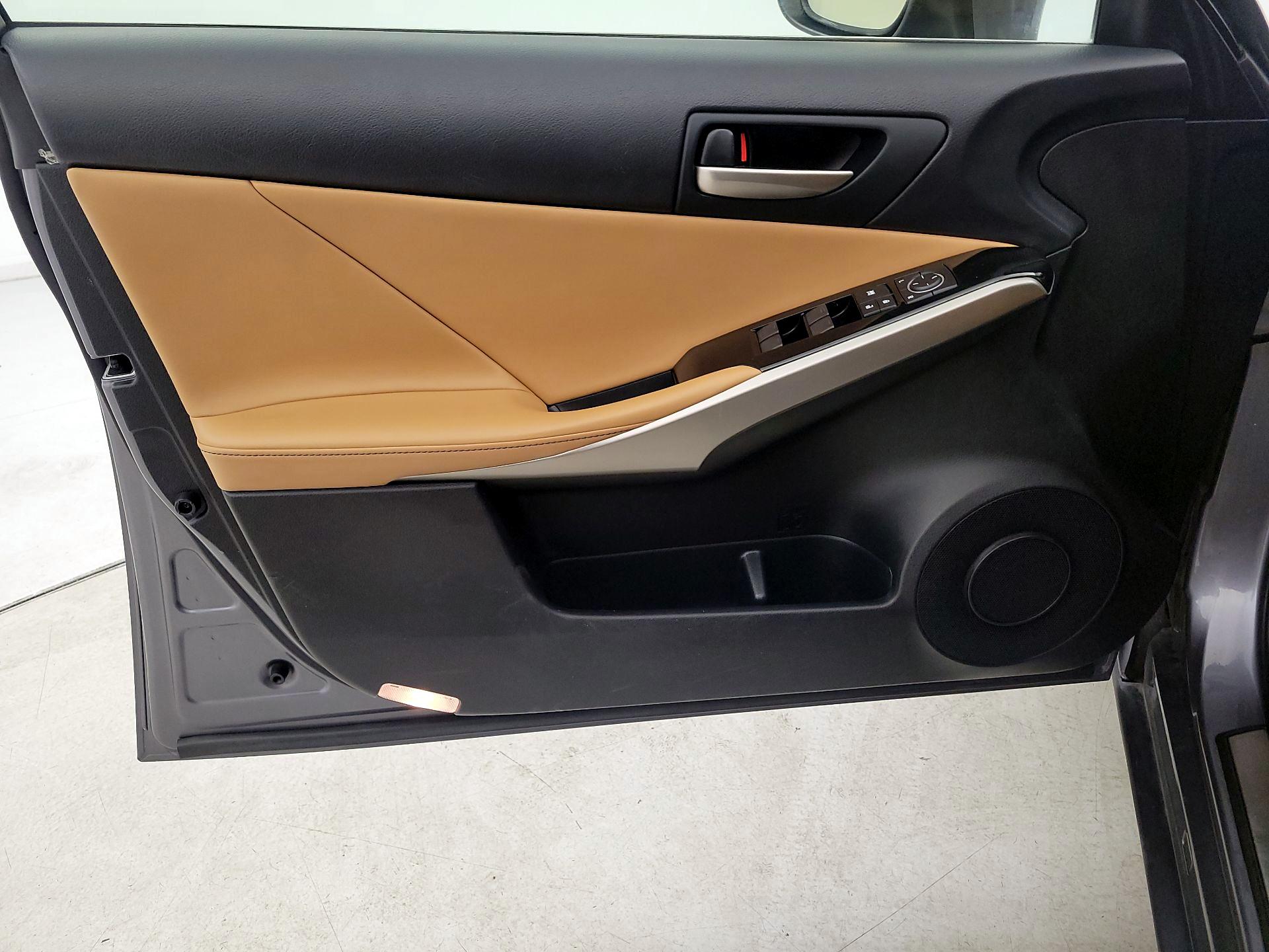 Thumbnail: 2020 Lexus IS - 12