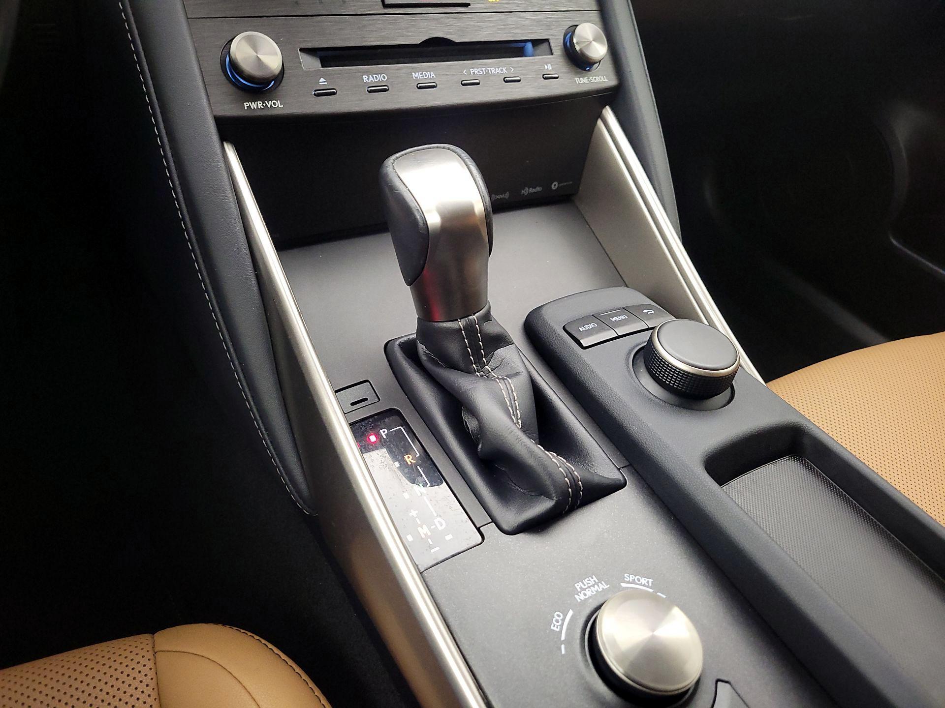 Thumbnail: 2020 Lexus IS - 17