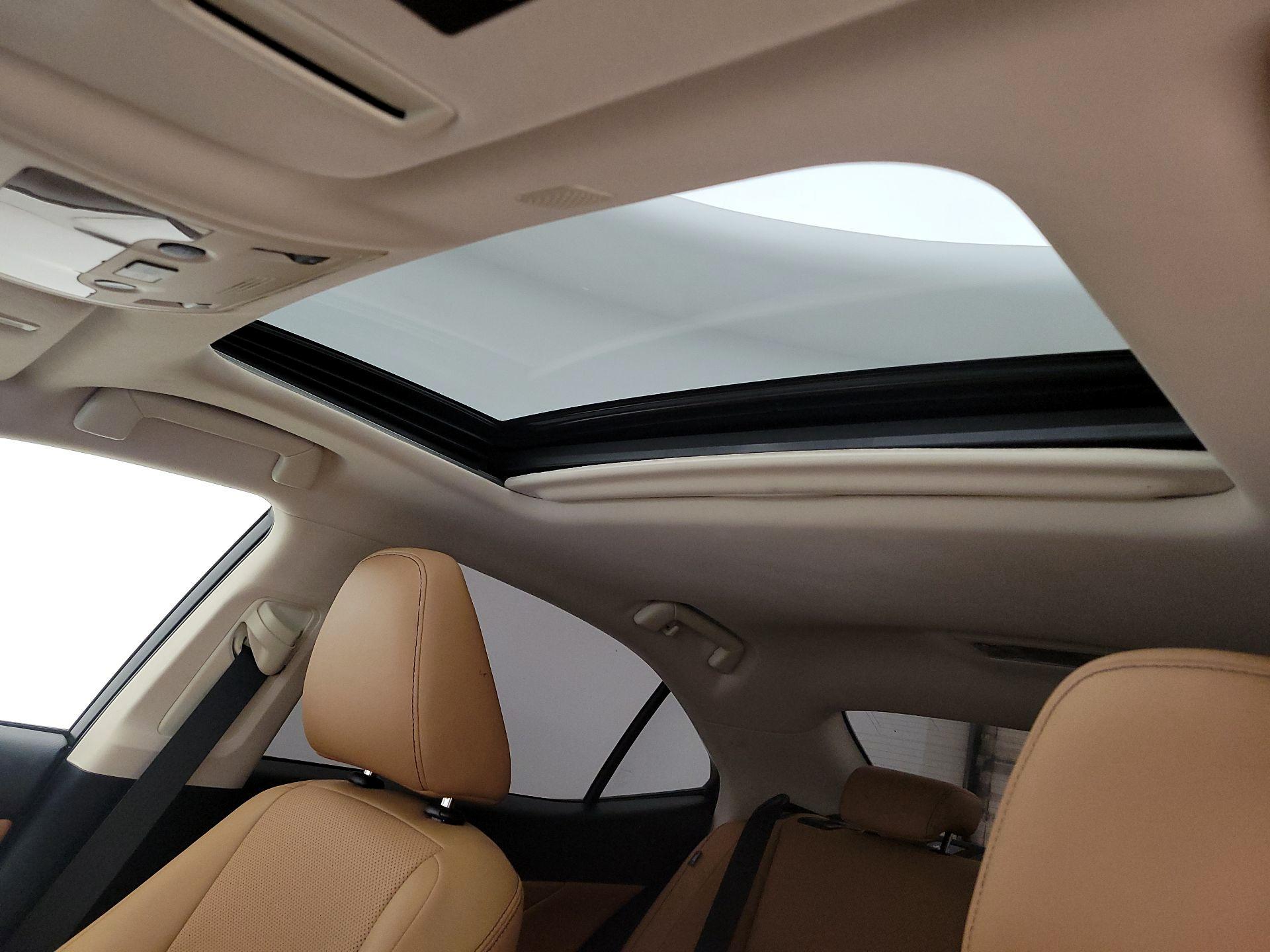 Thumbnail: 2020 Lexus IS - 19